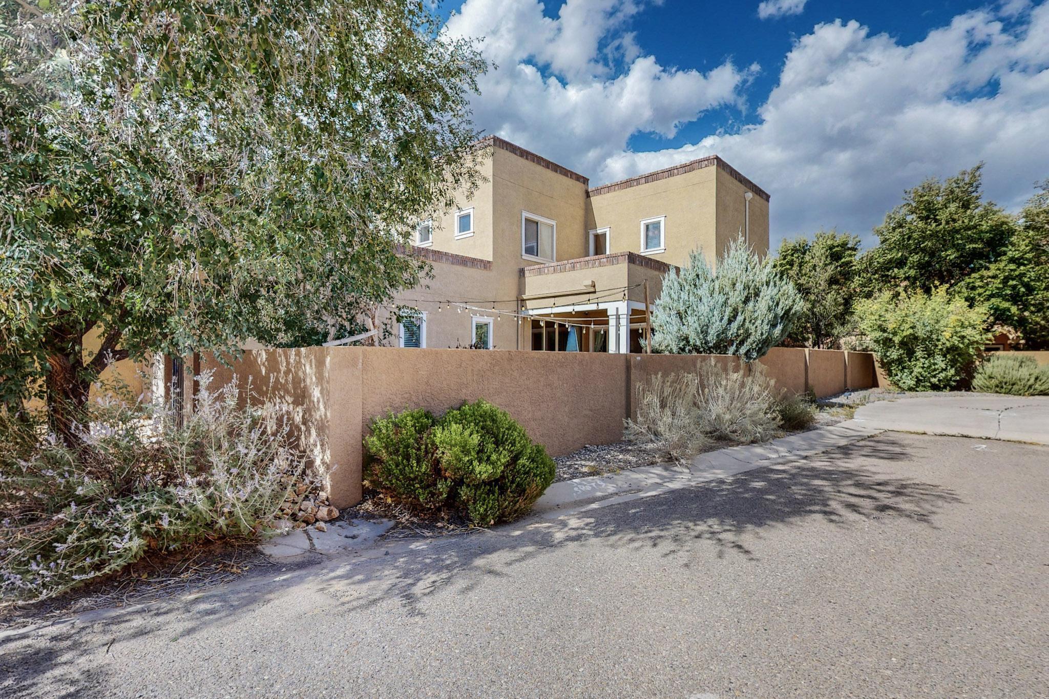 5716 STRAND Loop SE