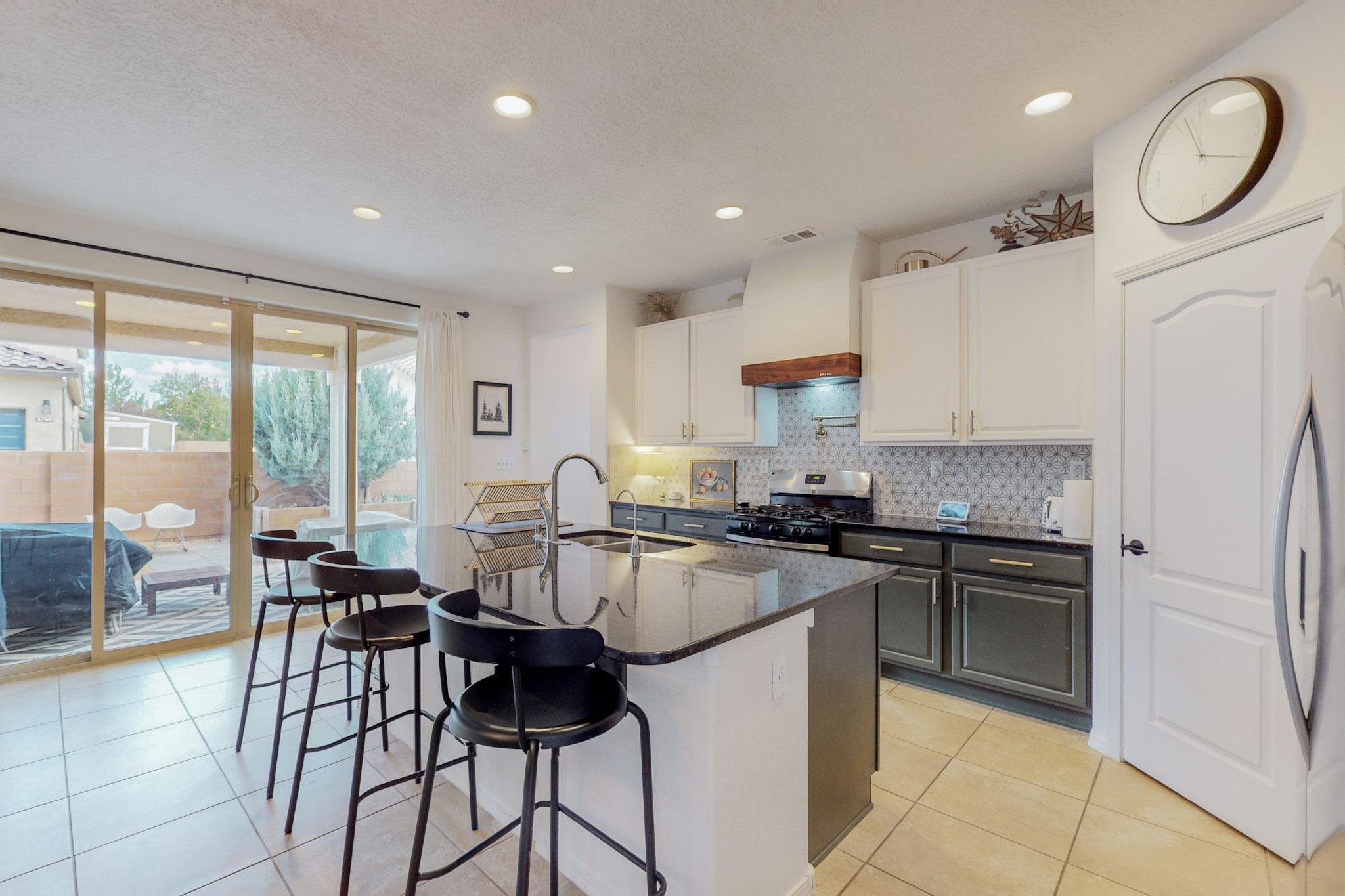 5716 STRAND Loop SE