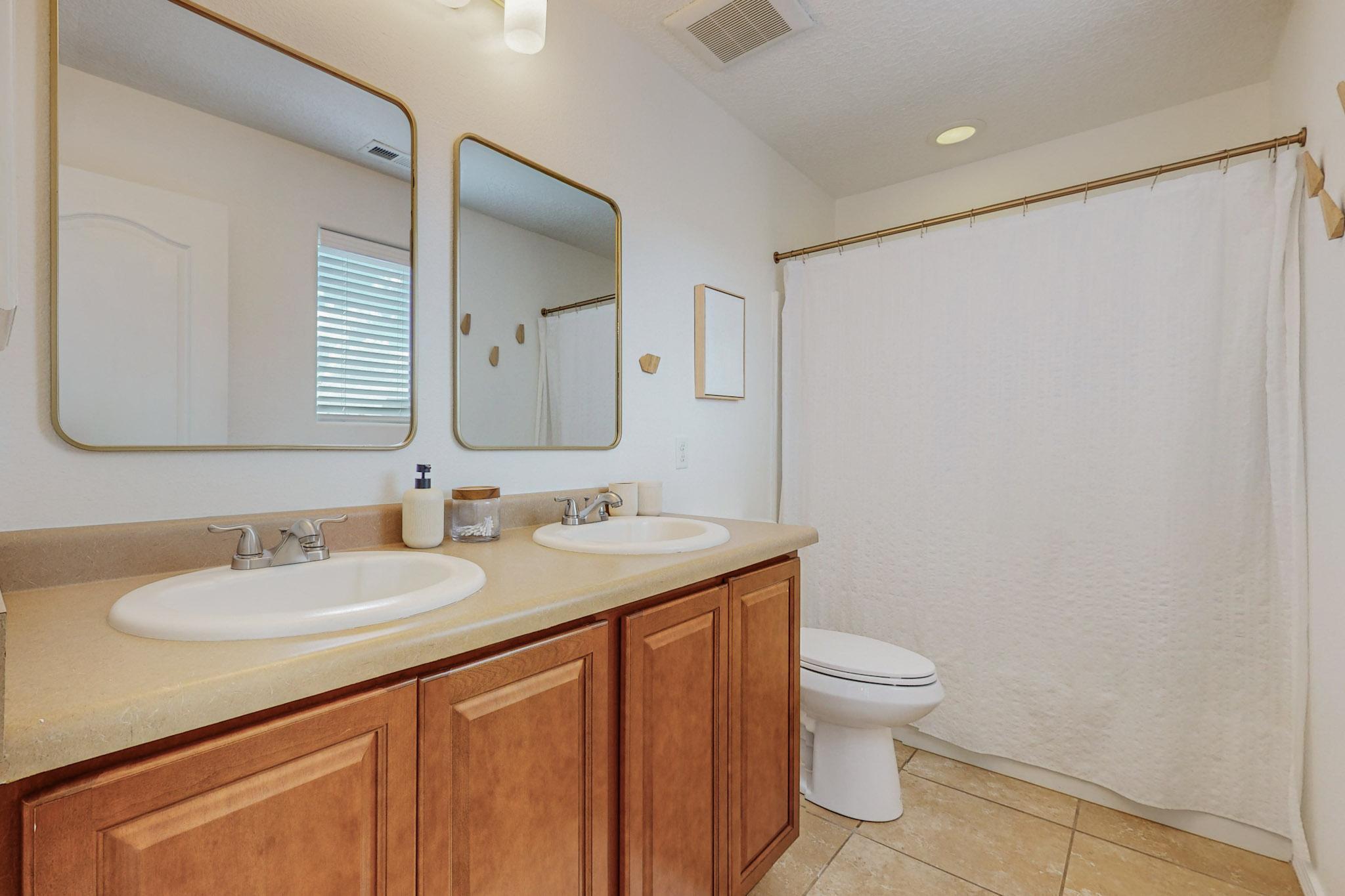 5716 STRAND Loop SE