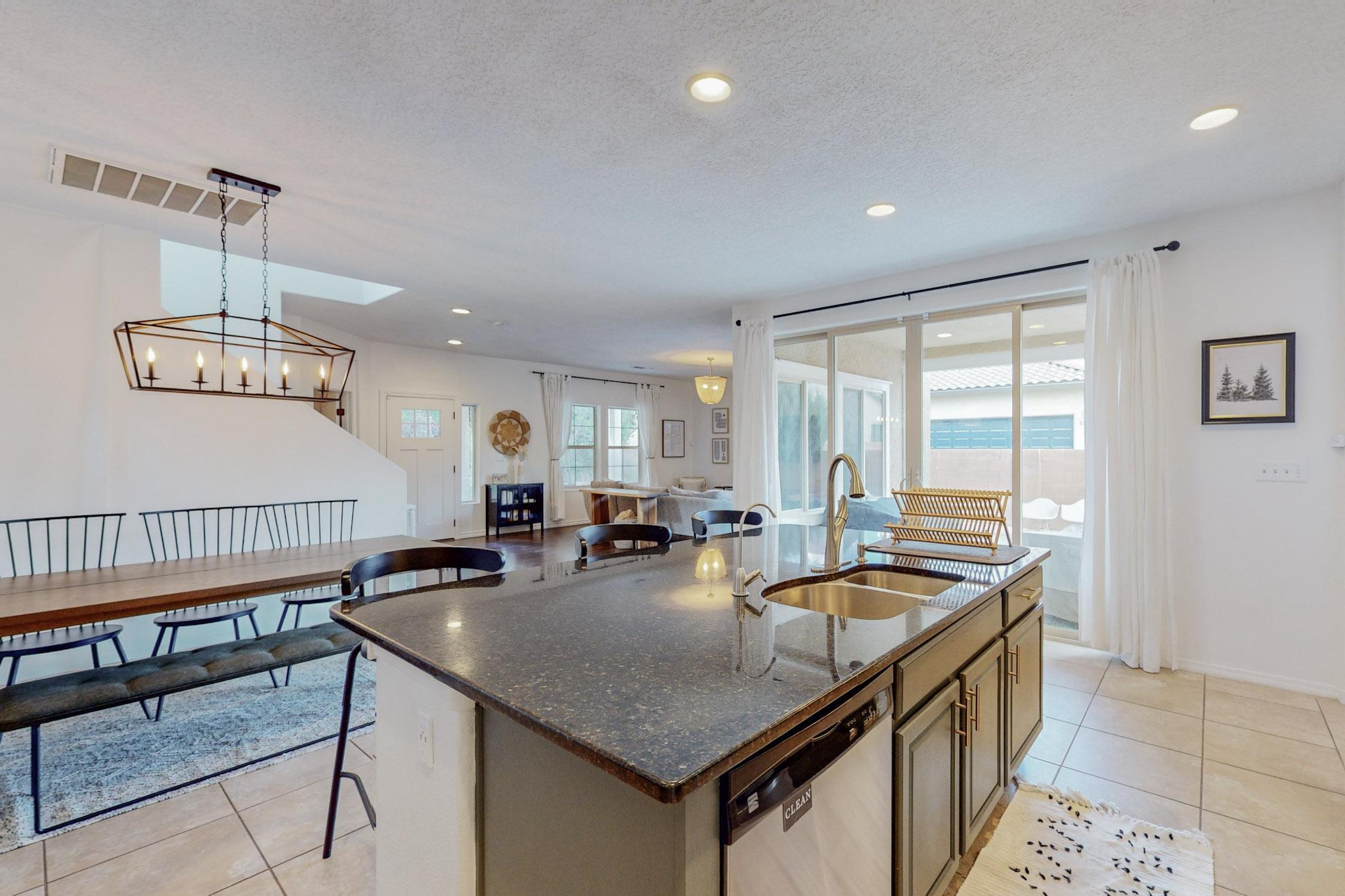 5716 STRAND Loop SE