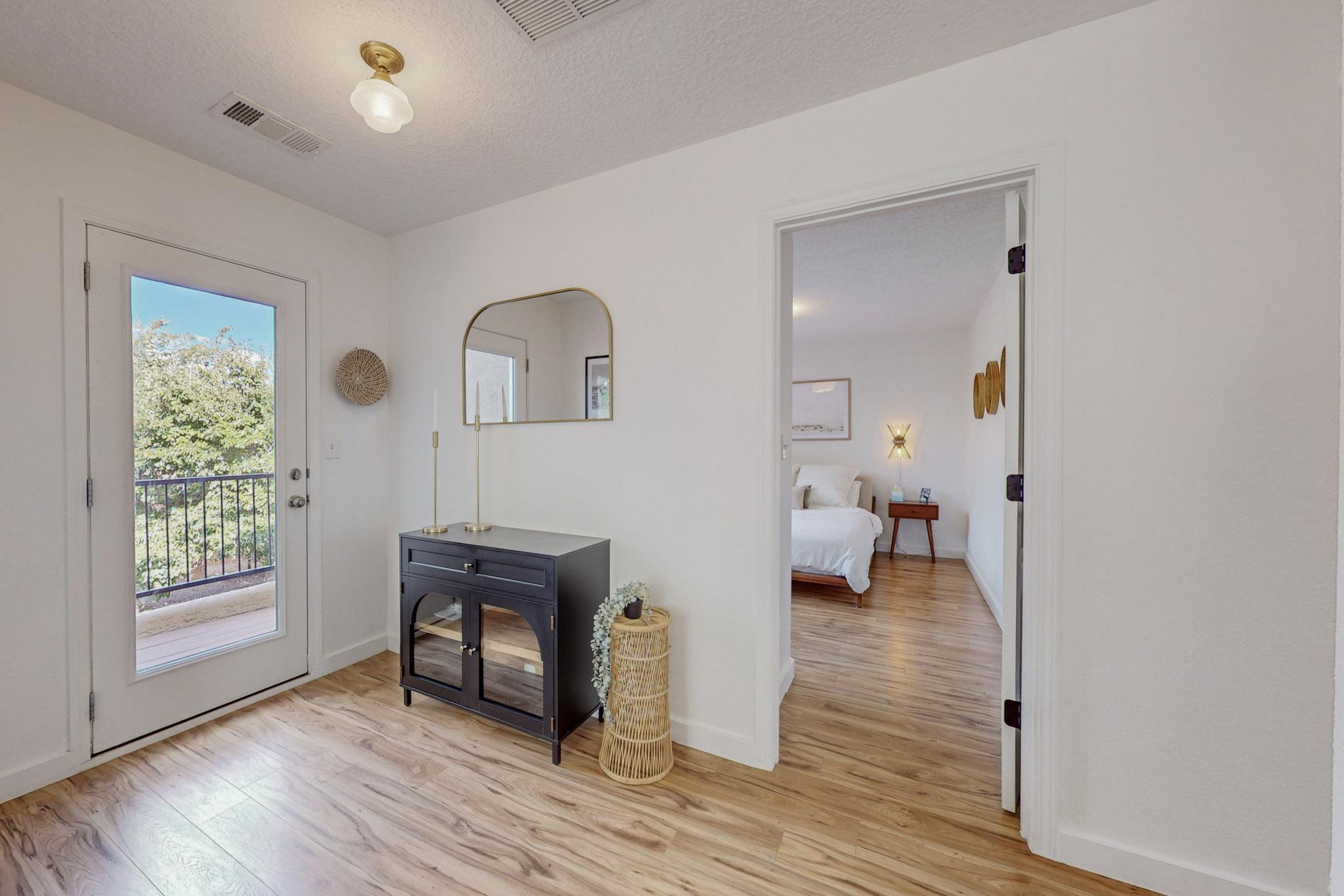 5716 STRAND Loop SE