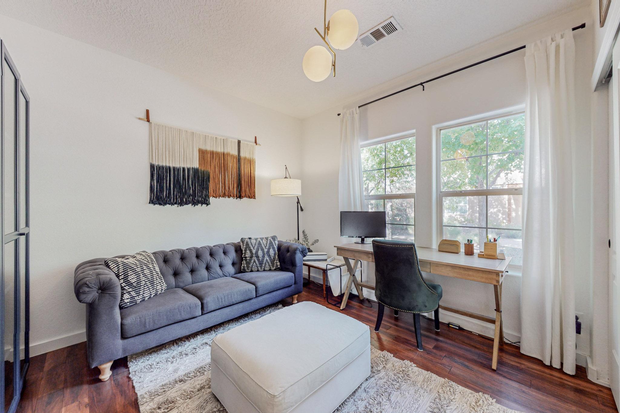 5716 STRAND Loop SE
