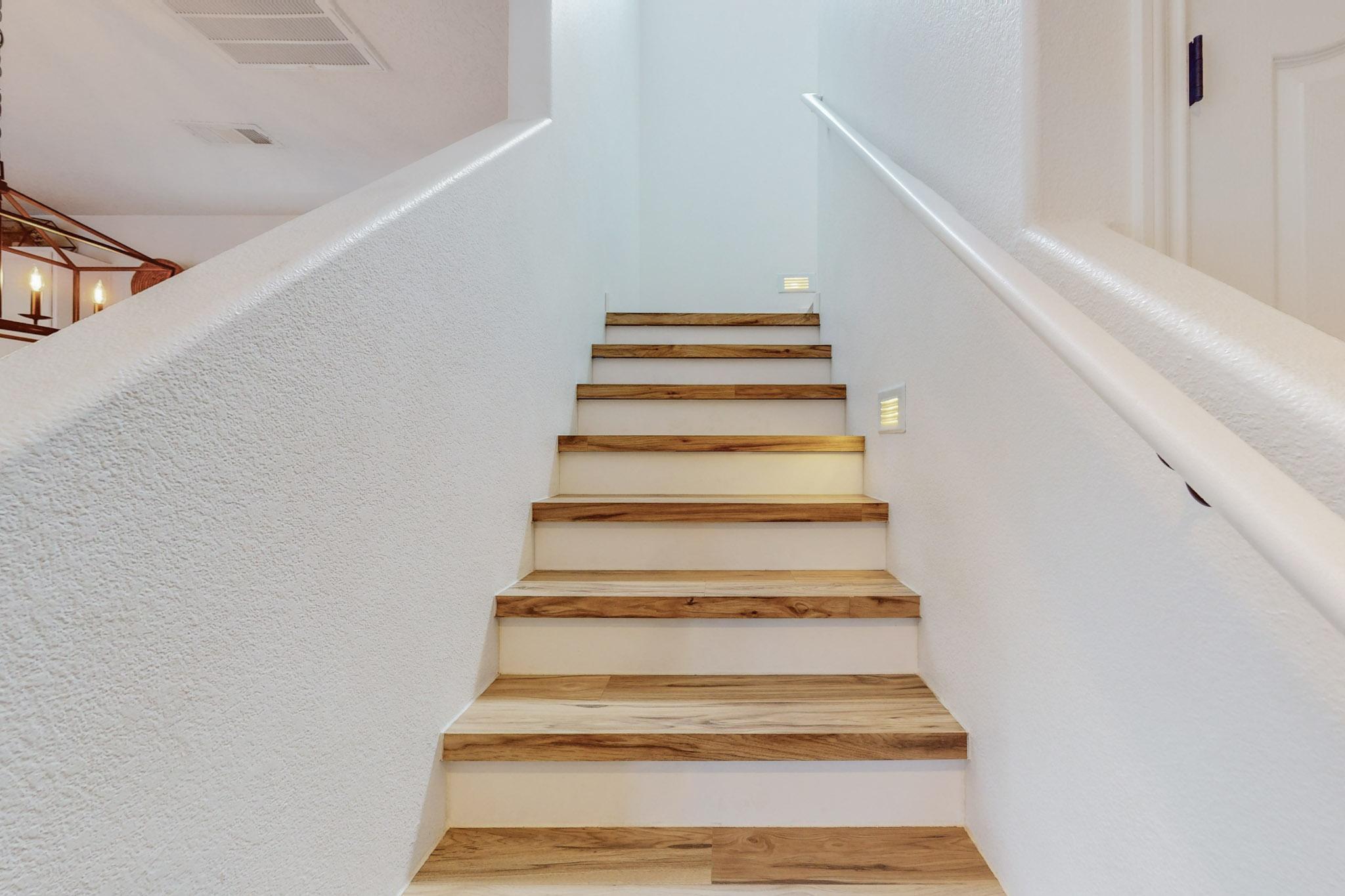5716 STRAND Loop SE
