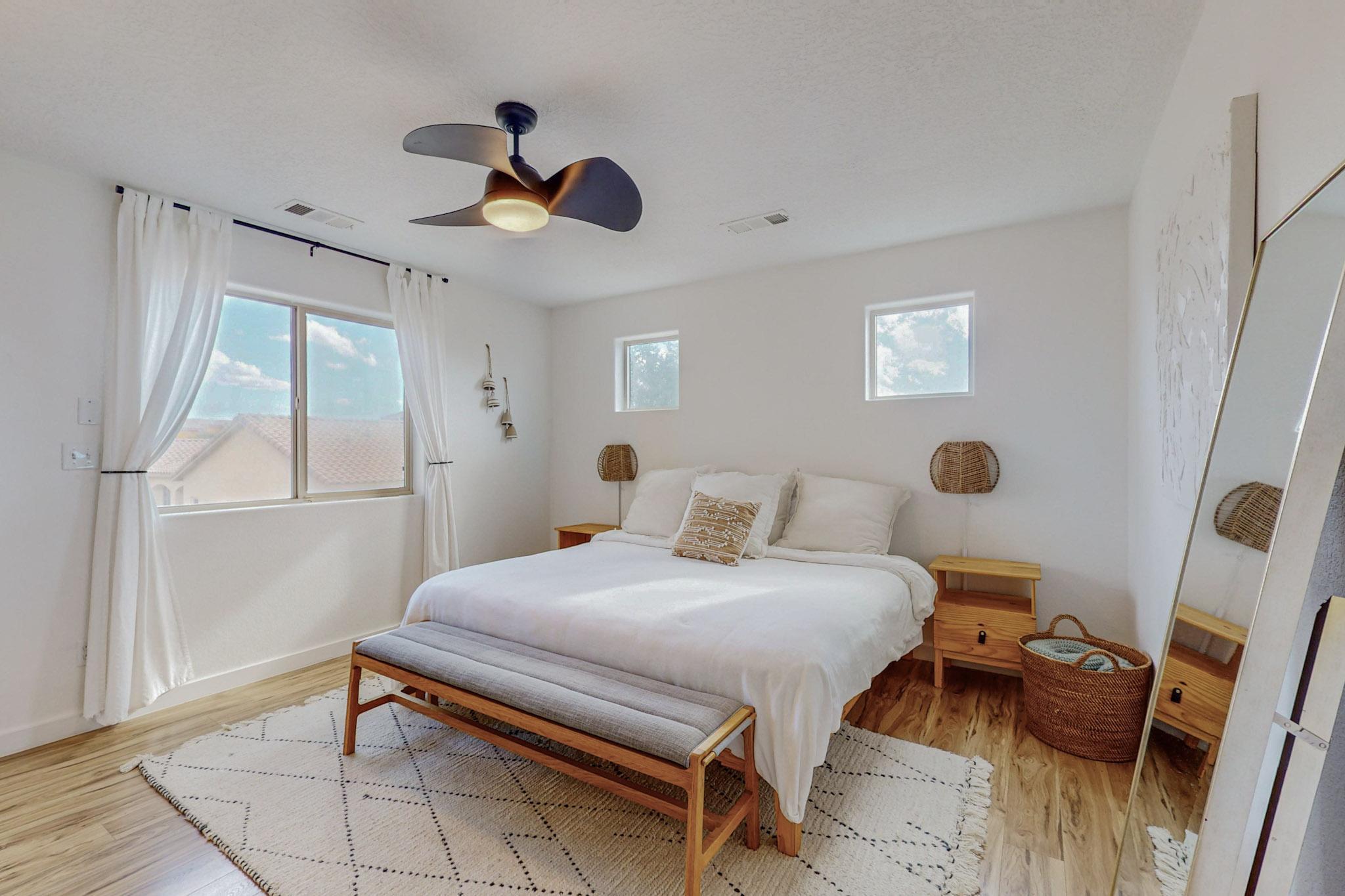 5716 STRAND Loop SE