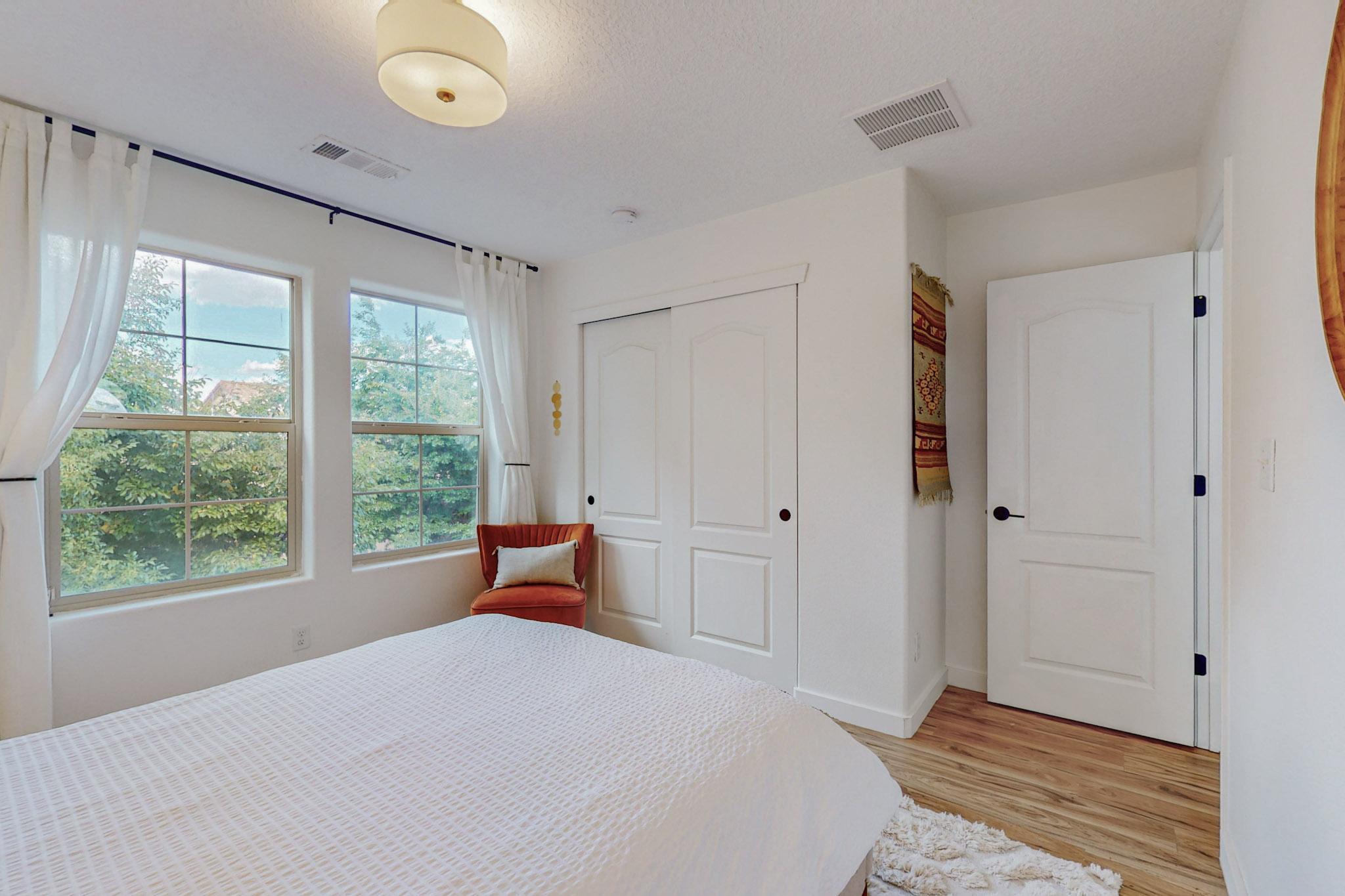 5716 STRAND Loop SE