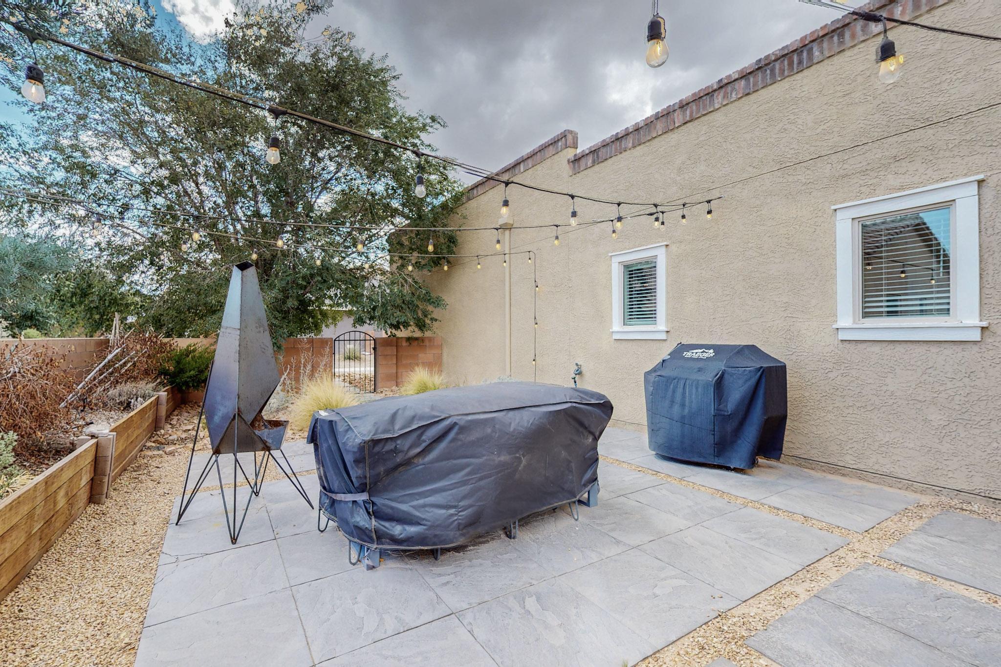 5716 STRAND Loop SE