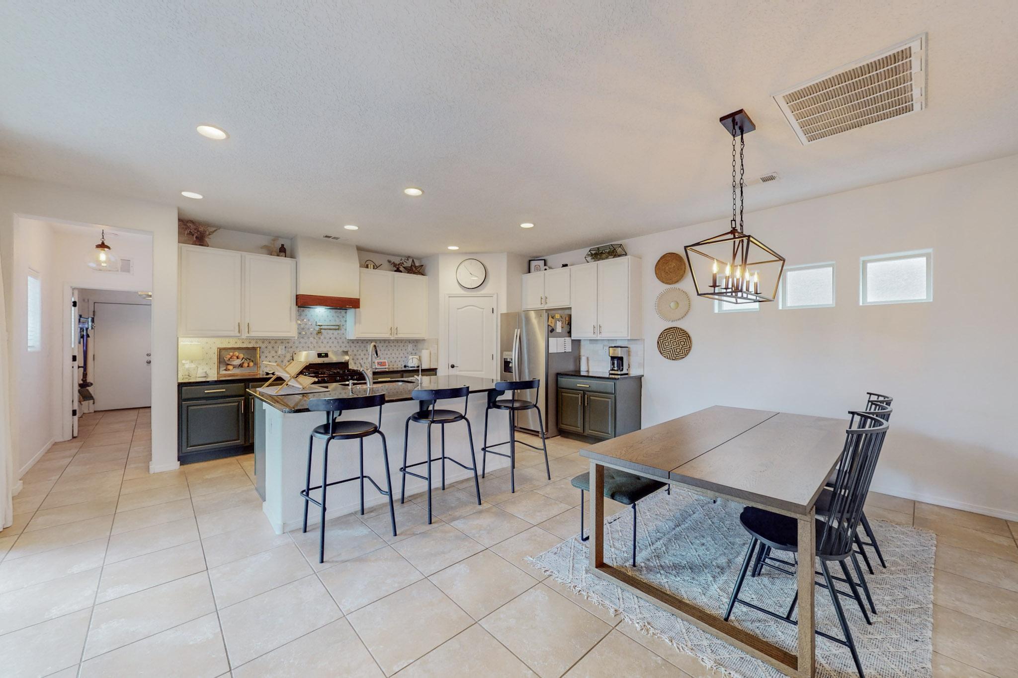 5716 STRAND Loop SE