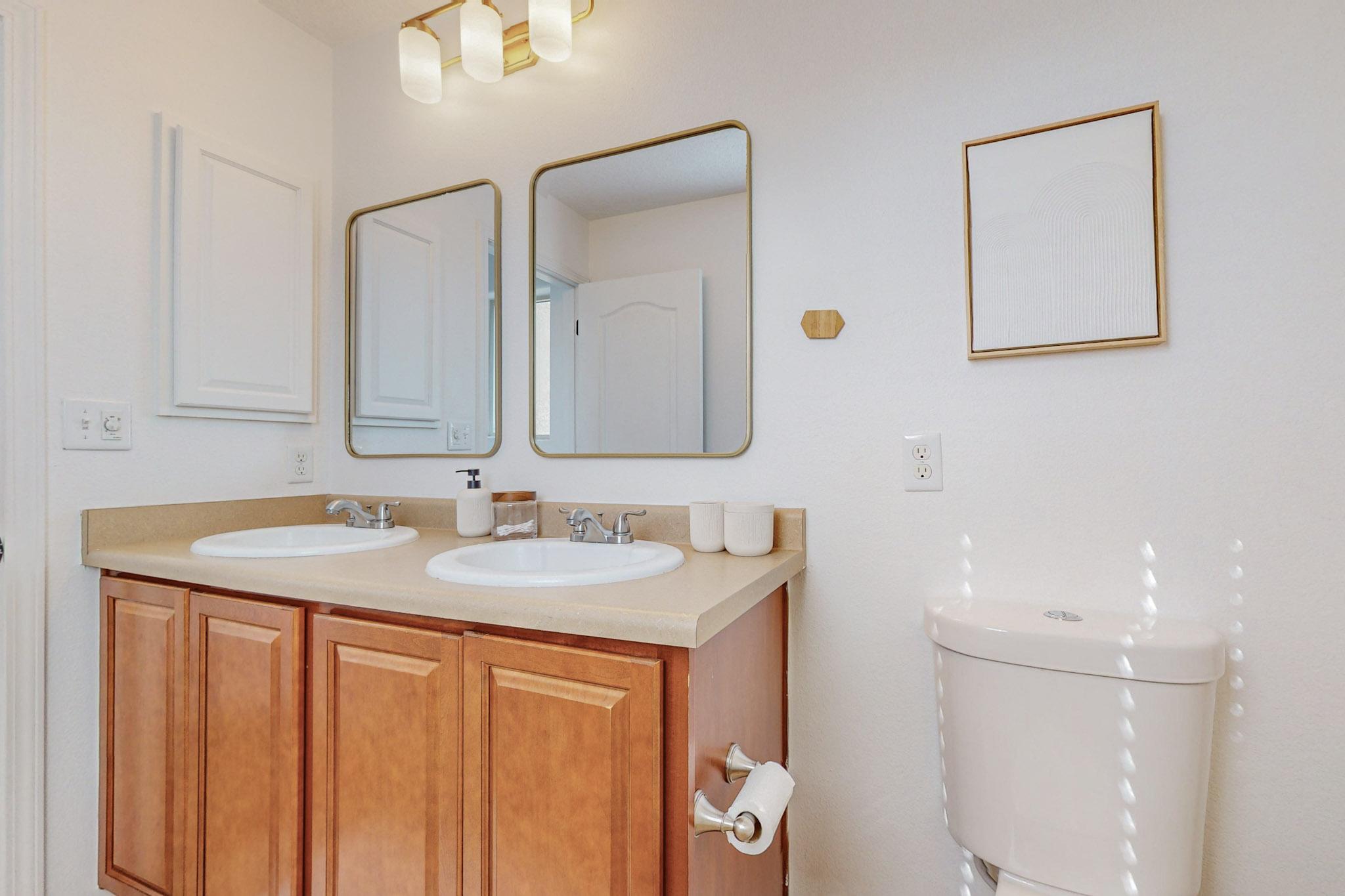 5716 STRAND Loop SE