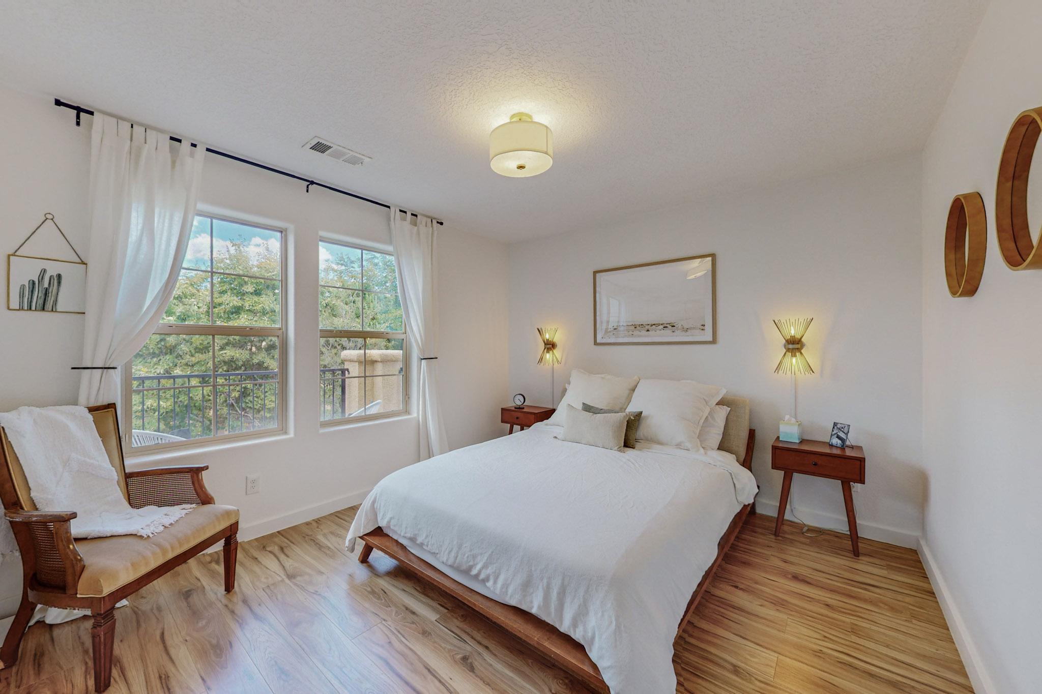 5716 STRAND Loop SE
