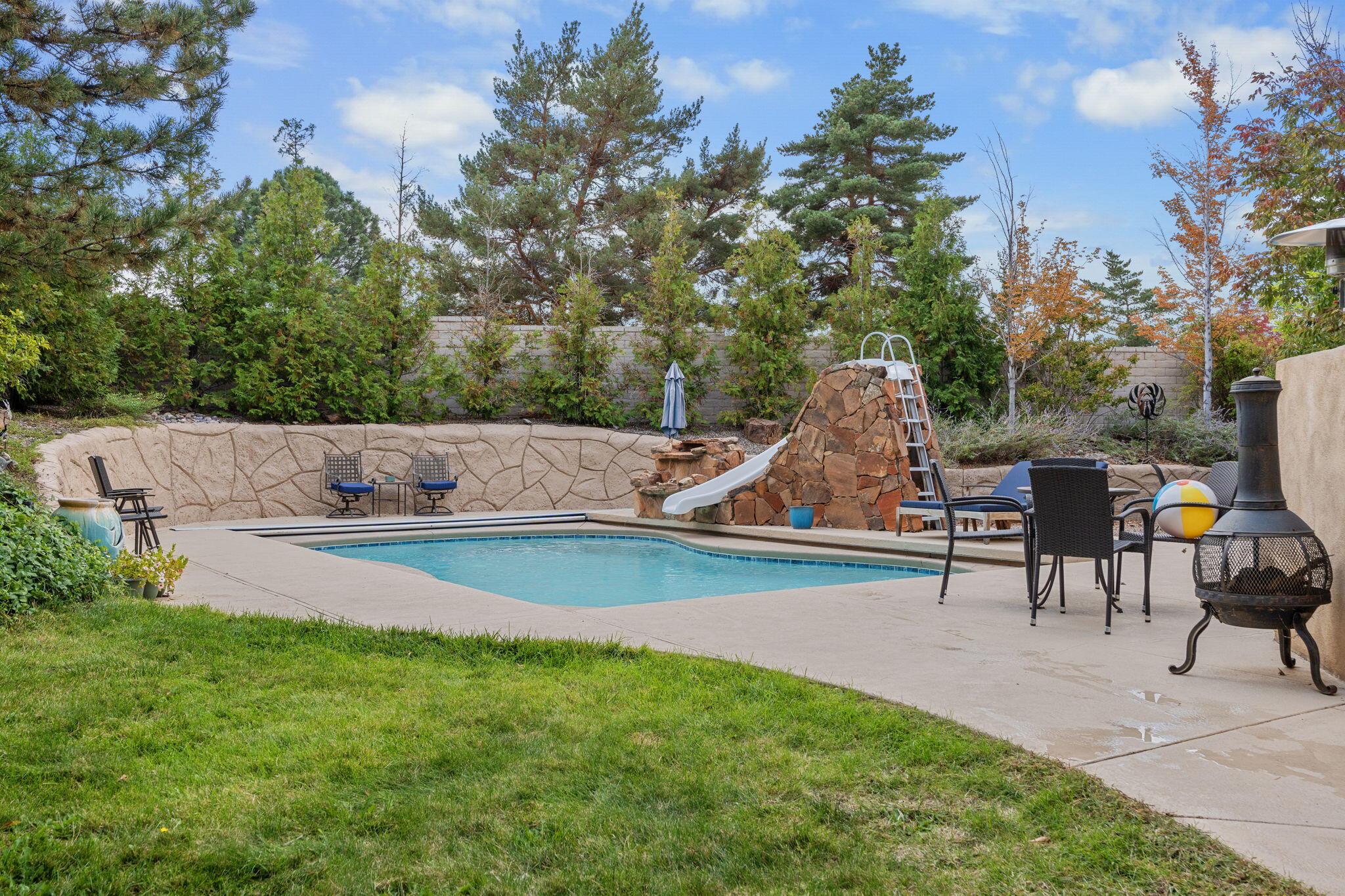 6604 Paddington NE