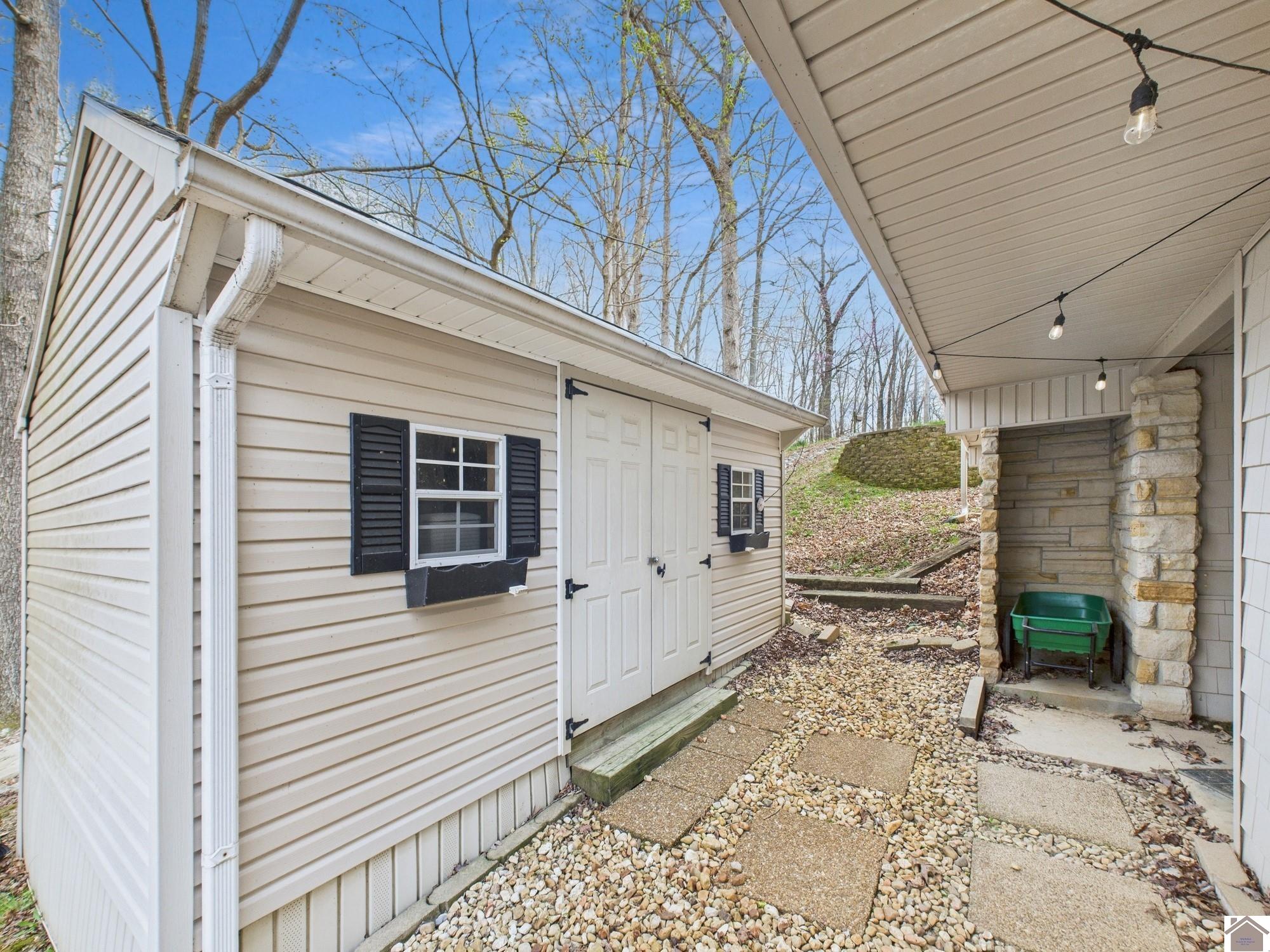 695 Bayshore Unit: Lake Barkley