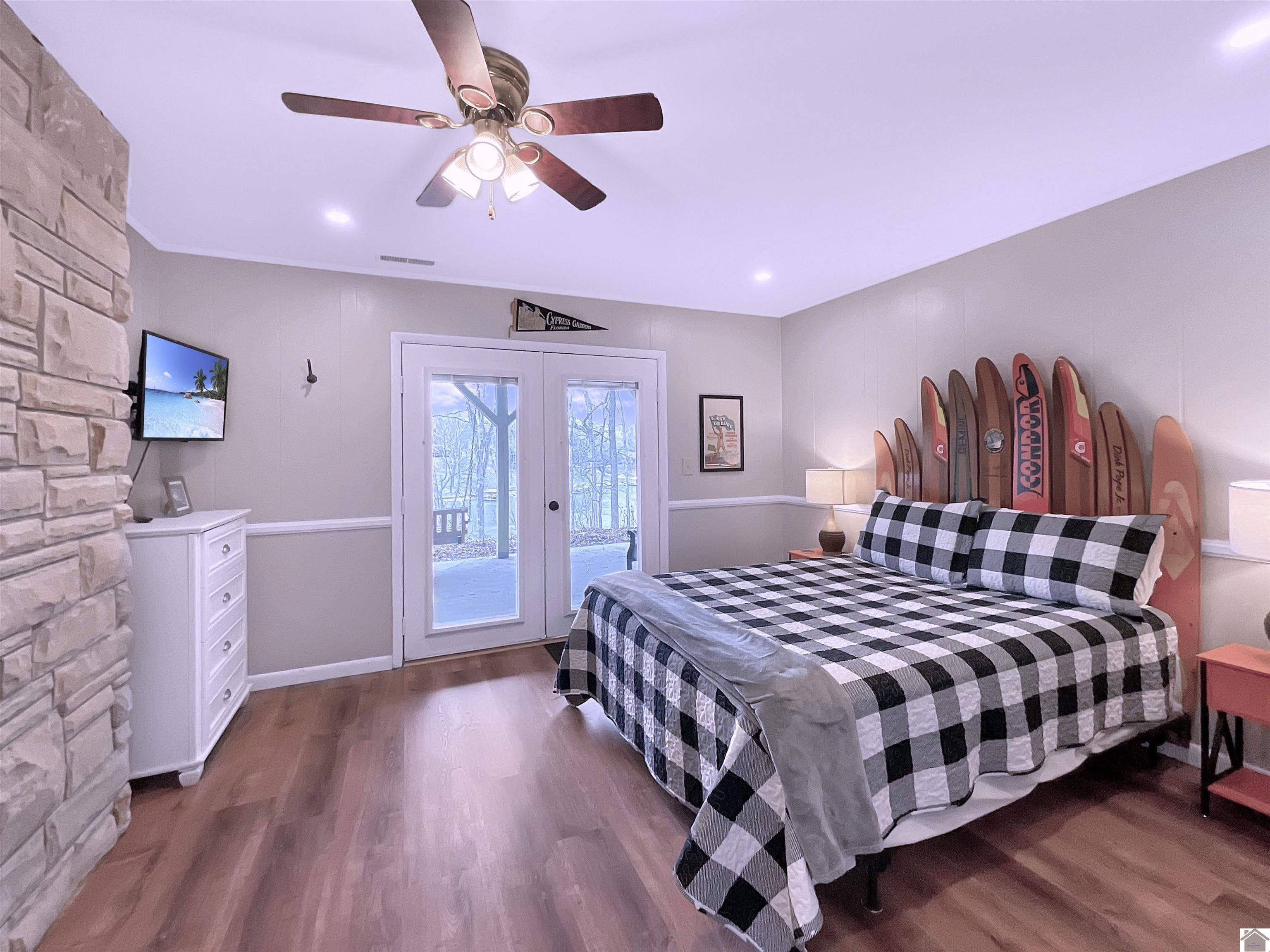 695 Bayshore Unit: Lake Barkley