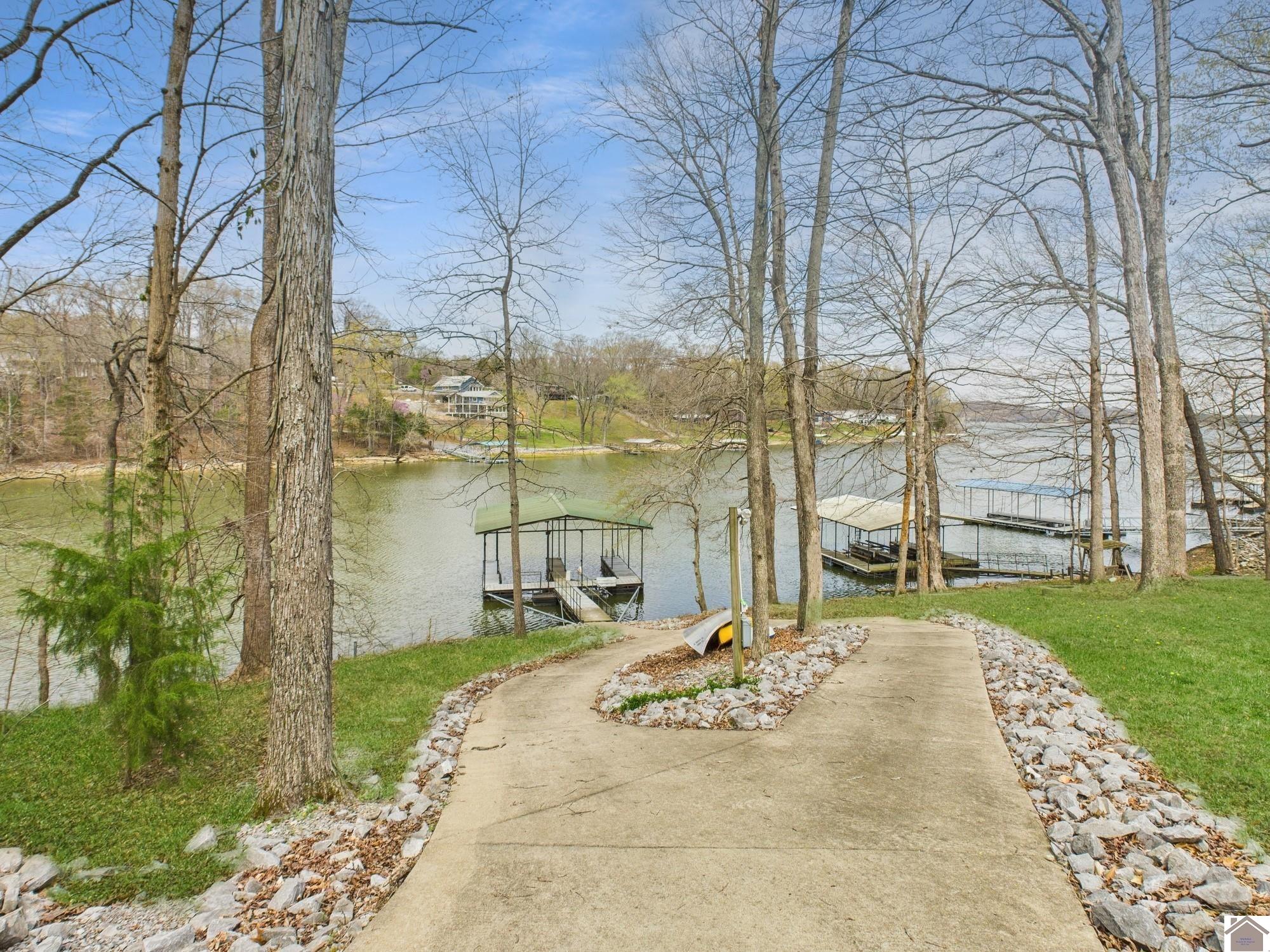 695 Bayshore Unit: Lake Barkley