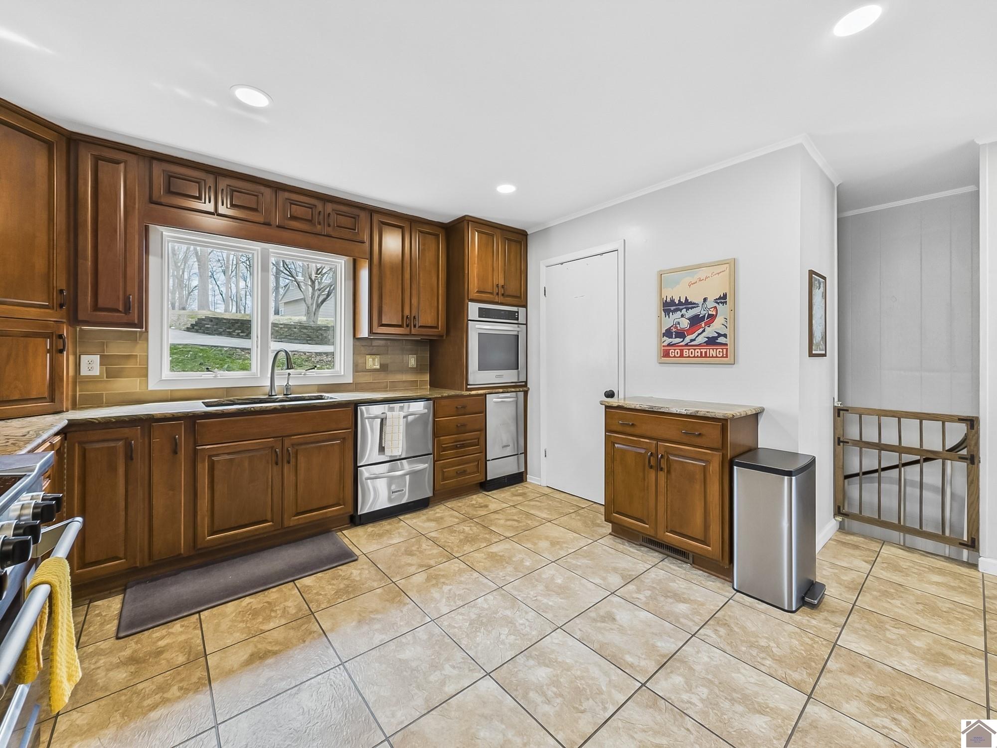 695 Bayshore Unit: Lake Barkley