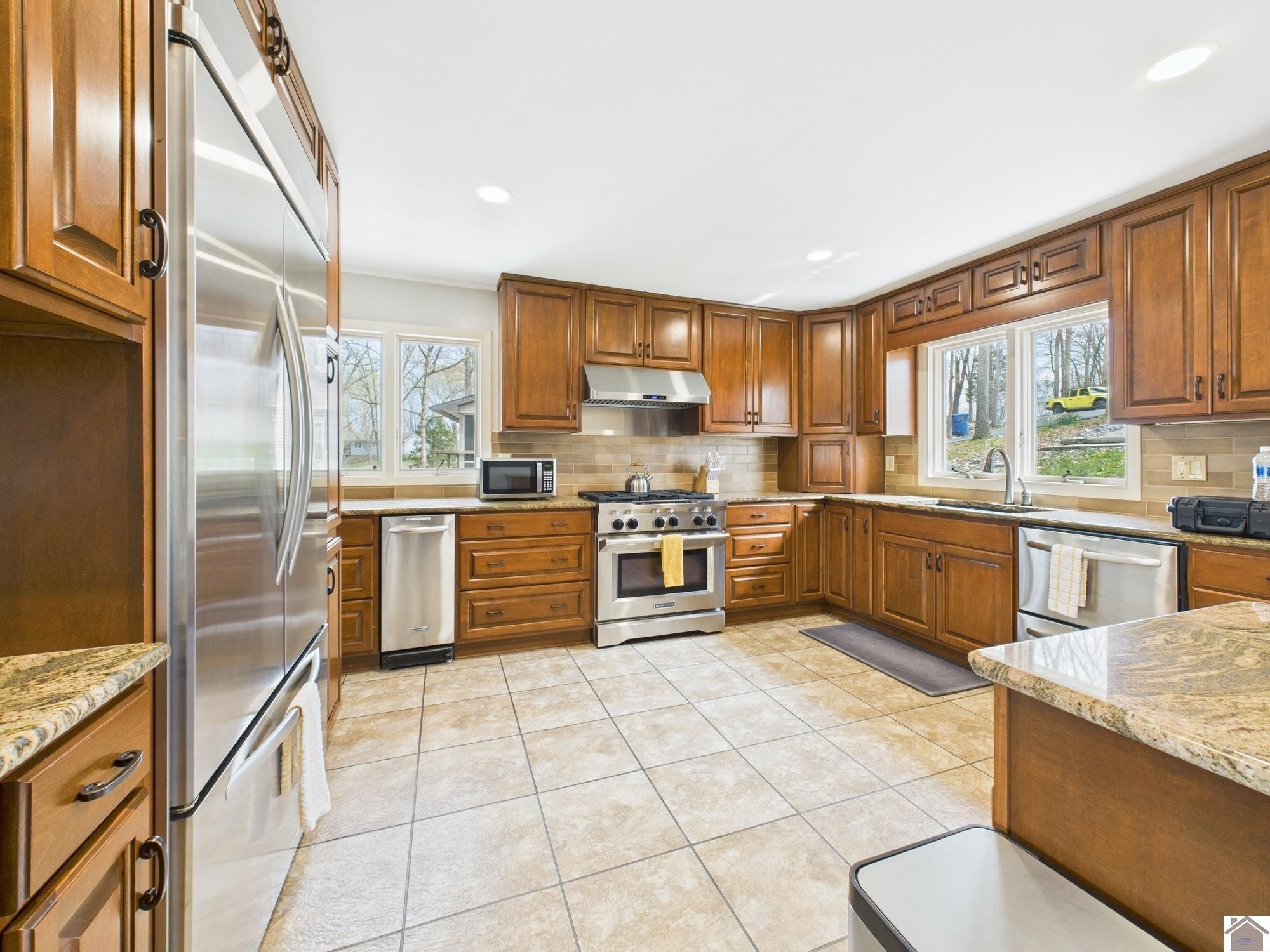 695 Bayshore Unit: Lake Barkley