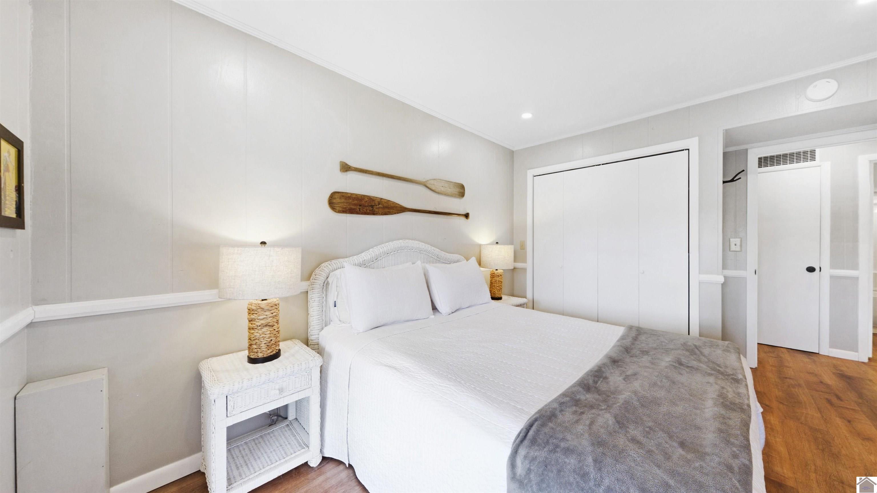 695 Bayshore Unit: Lake Barkley