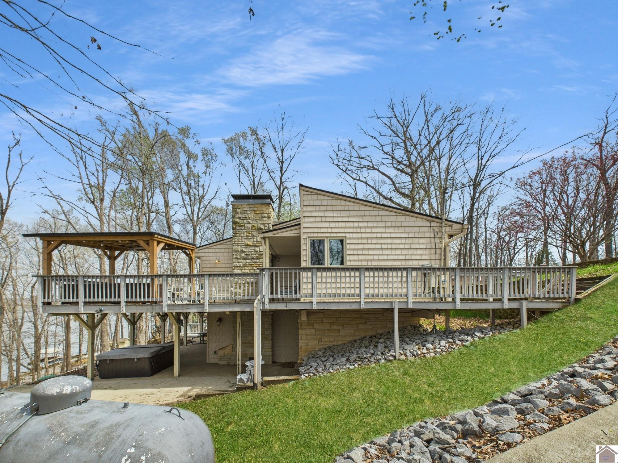 695 Bayshore Unit: Lake Barkley