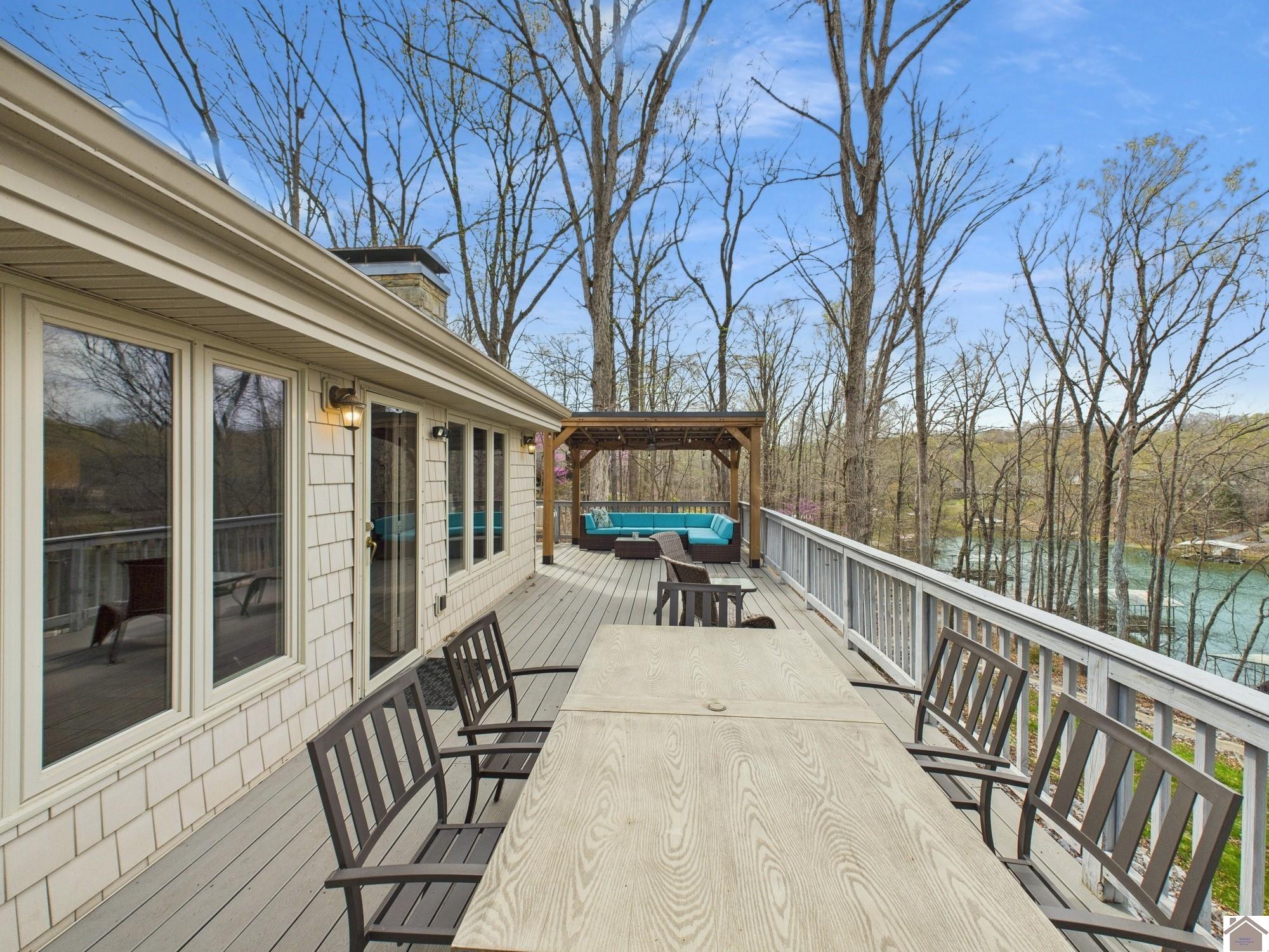 695 Bayshore Unit: Lake Barkley