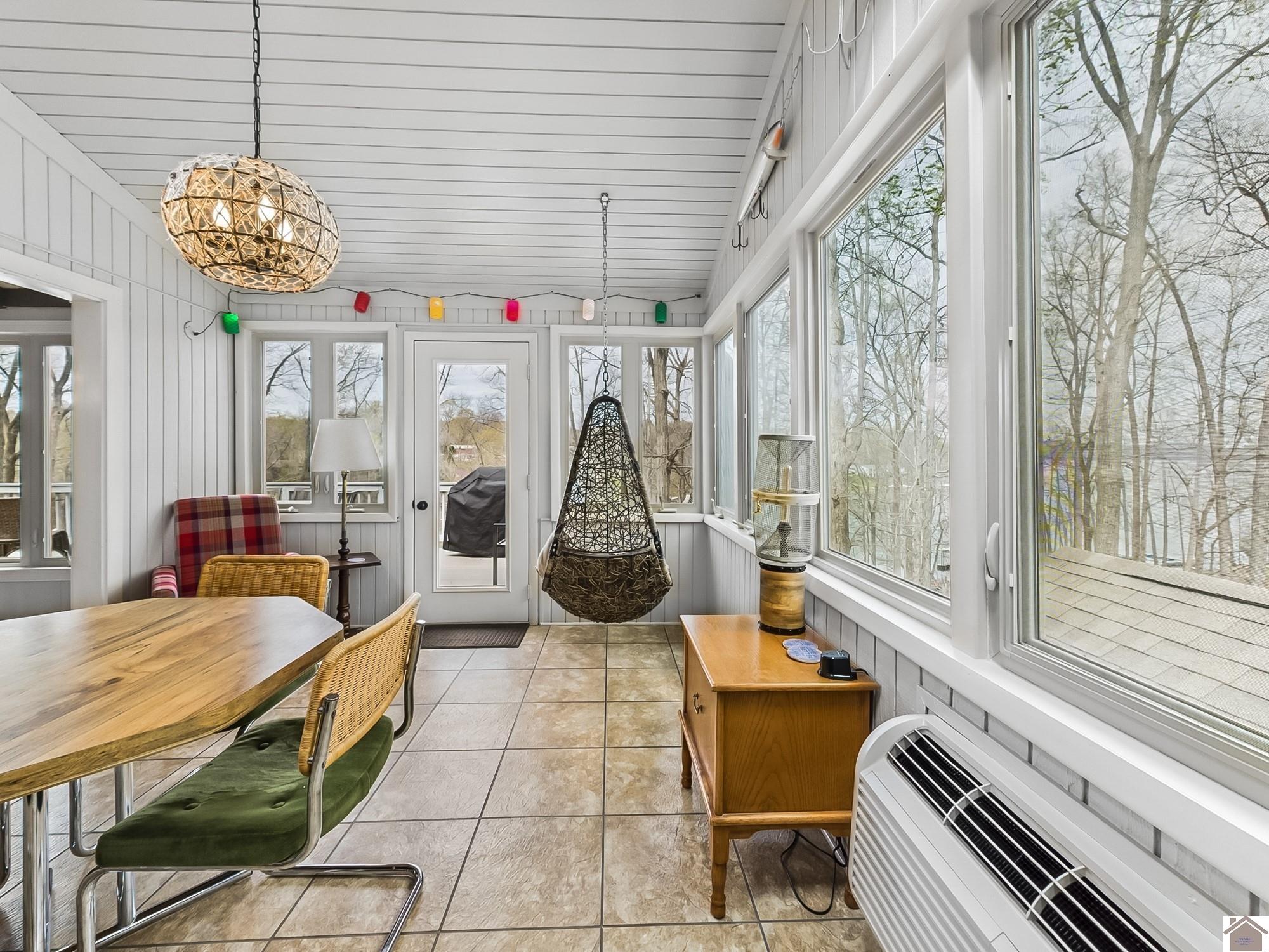 695 Bayshore Unit: Lake Barkley