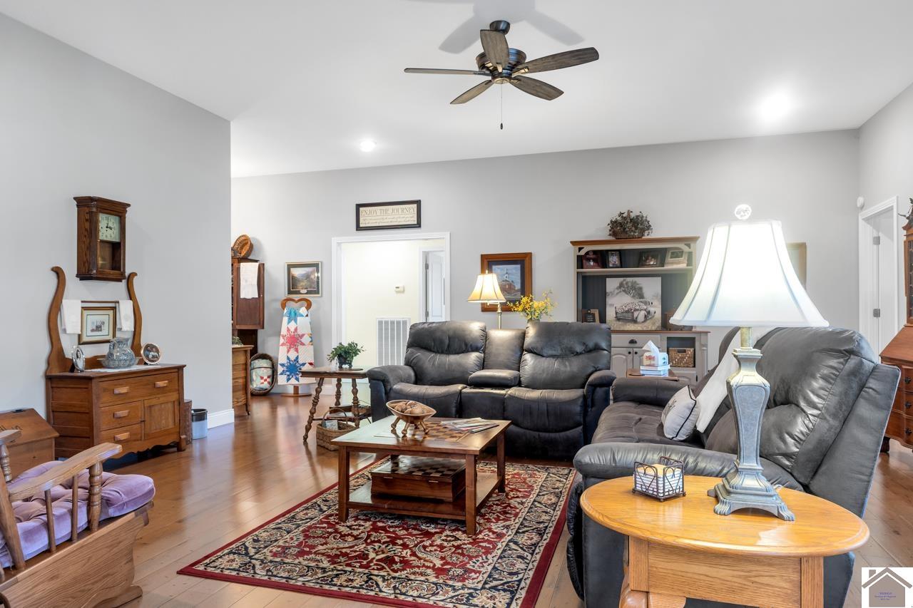 1545 Canterbury Drive