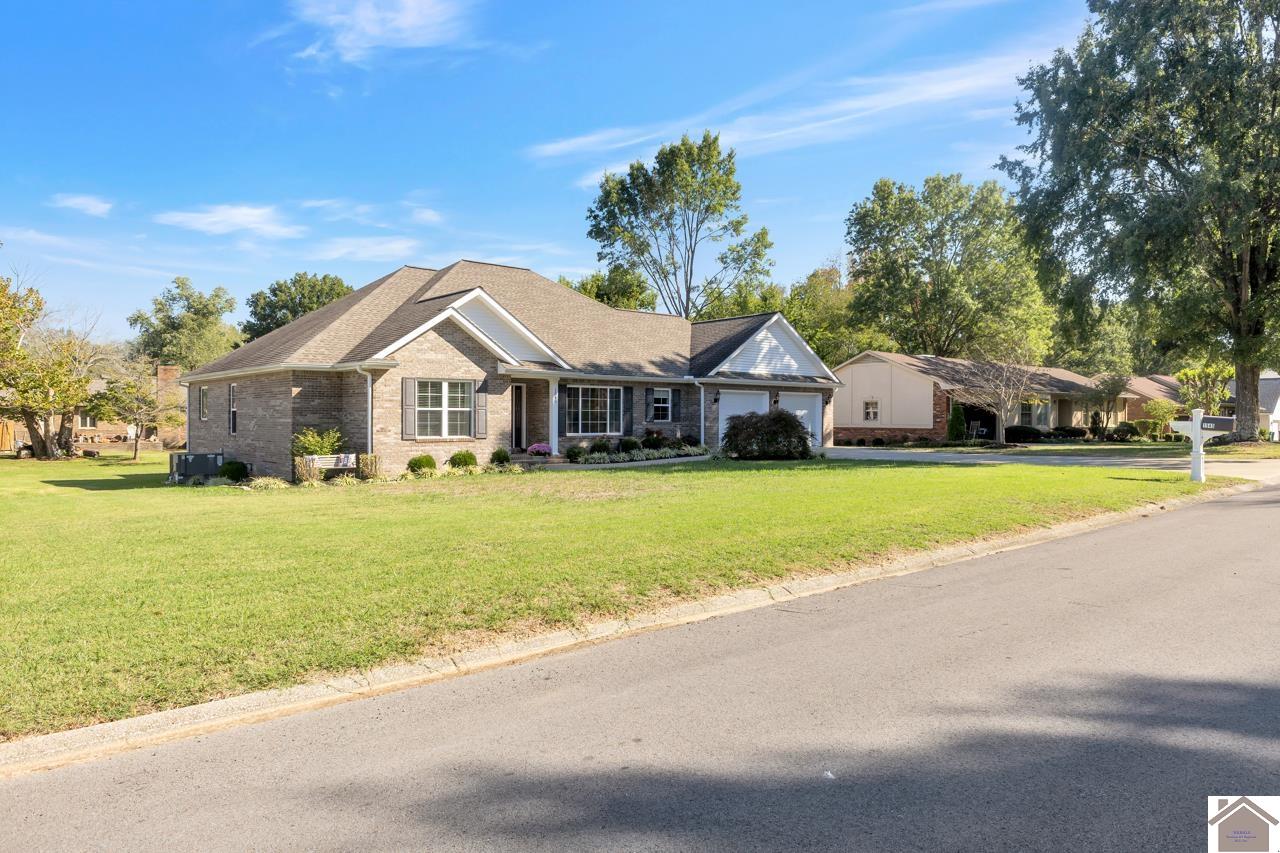 1545 Canterbury Drive