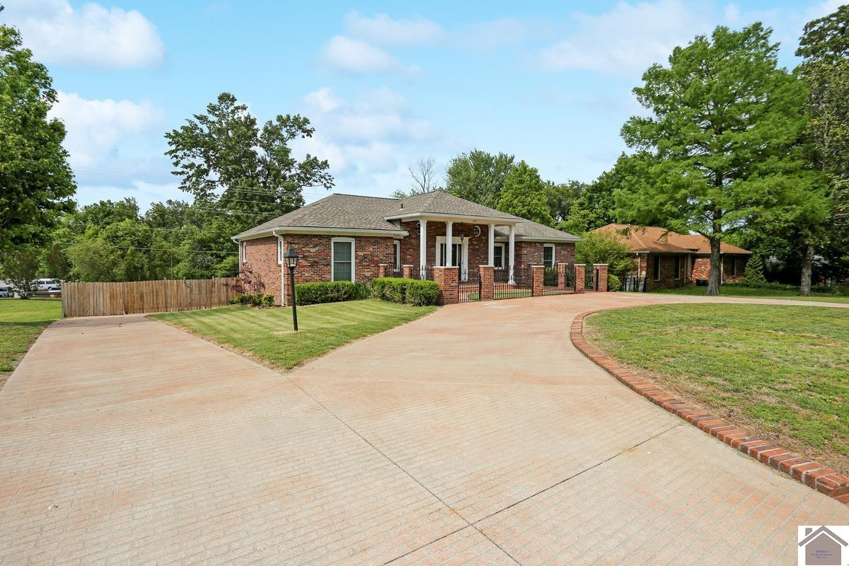 1511 Oxford Drive