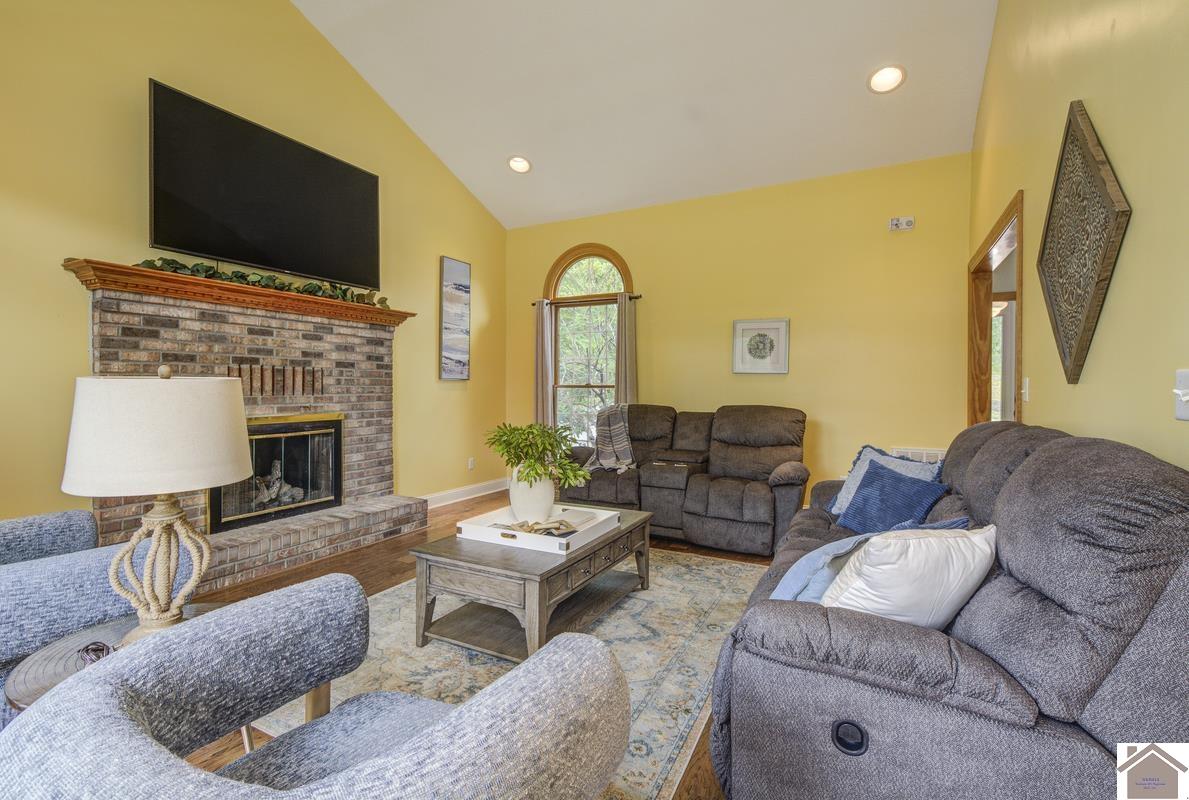 91 Lakeshore Road