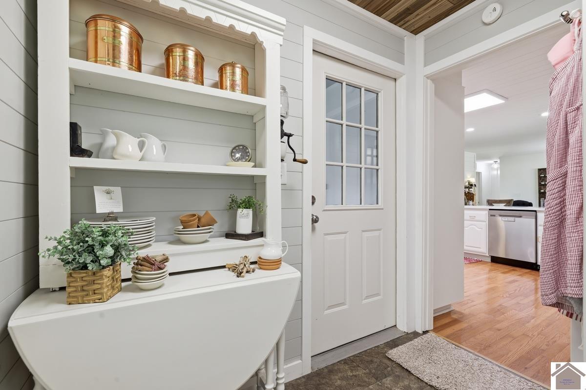 4564 State Route 121 N