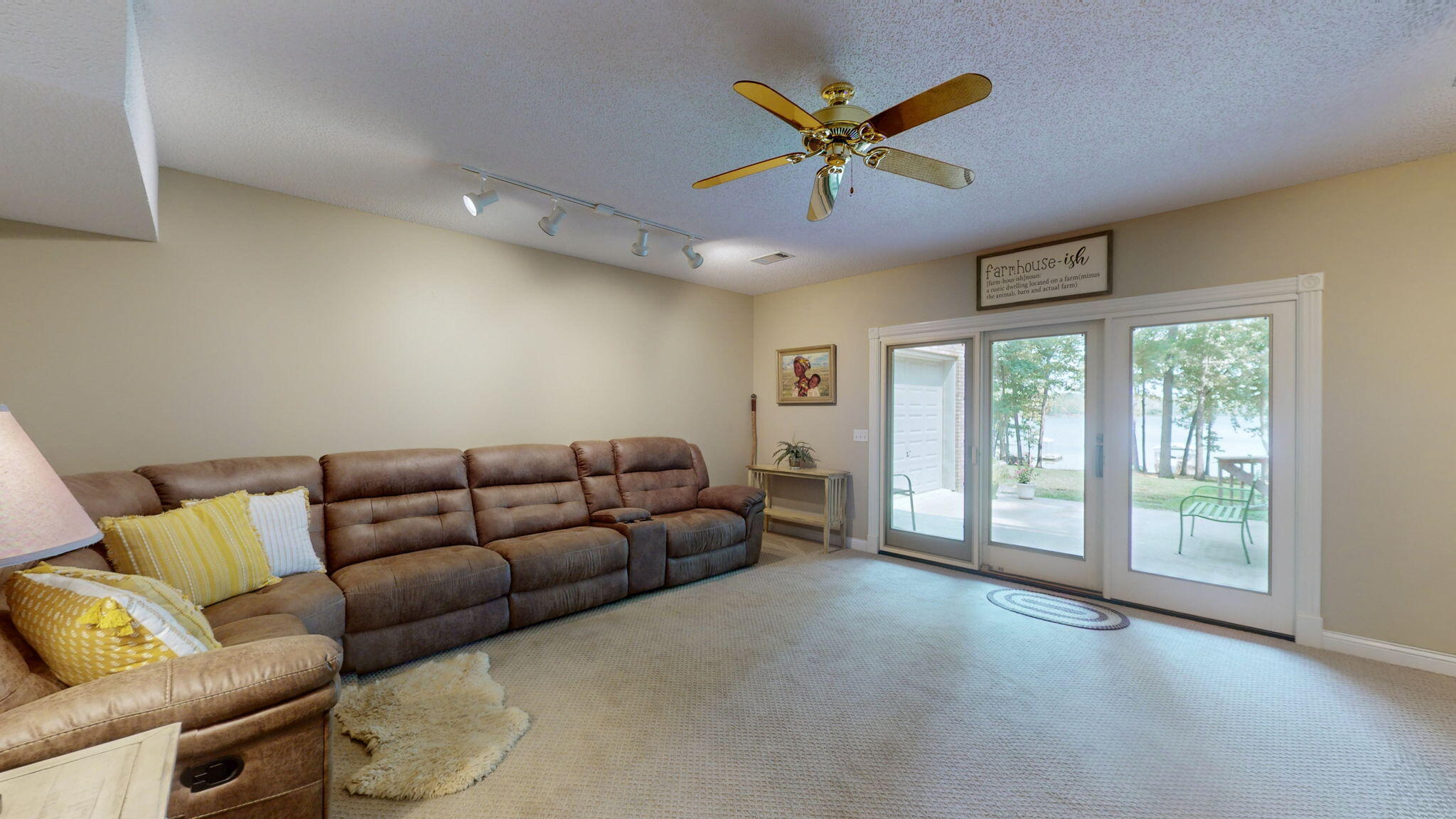 81 Woodridge Lane