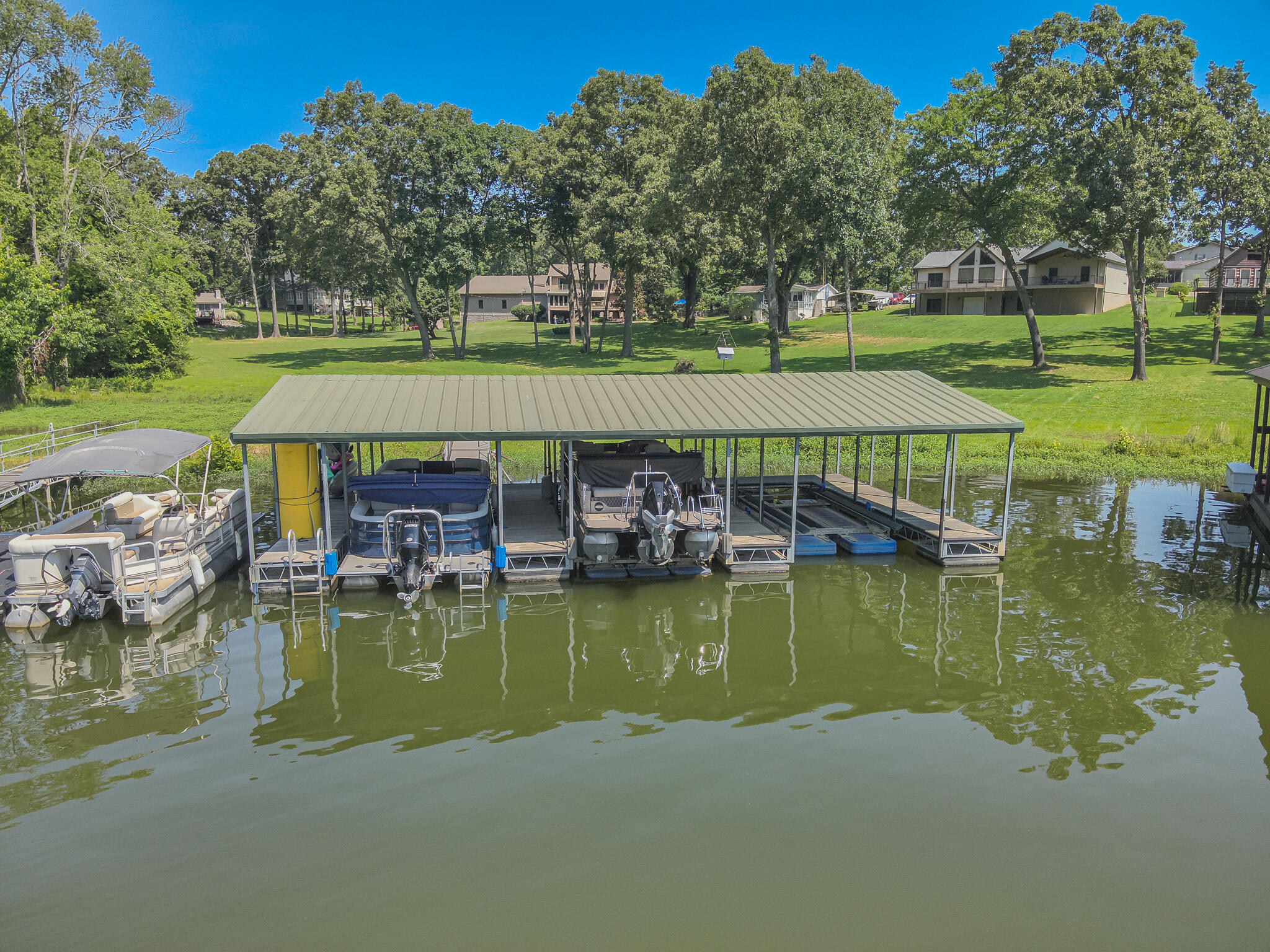 136 Lake Dr
