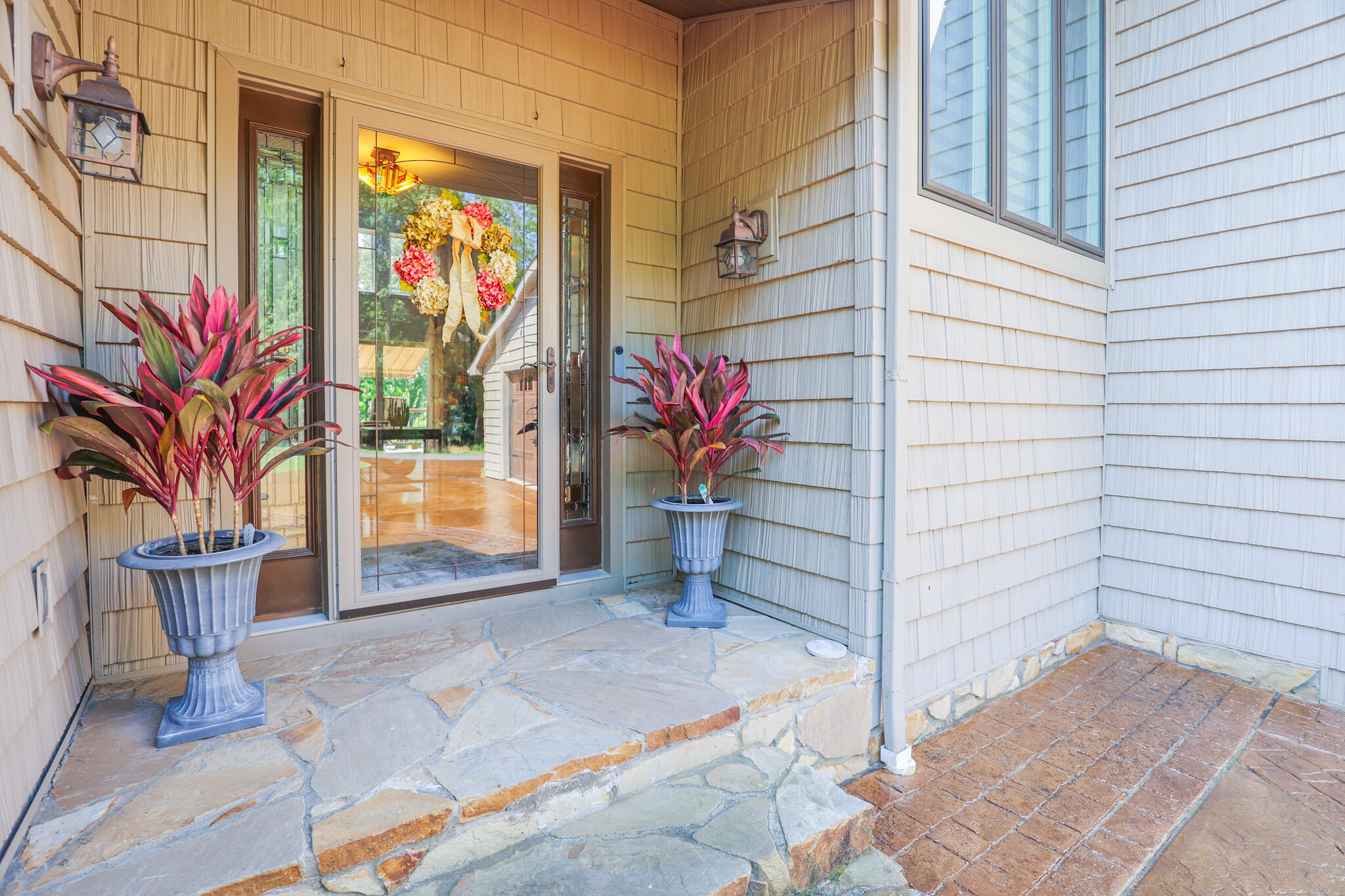 136 Lake Dr