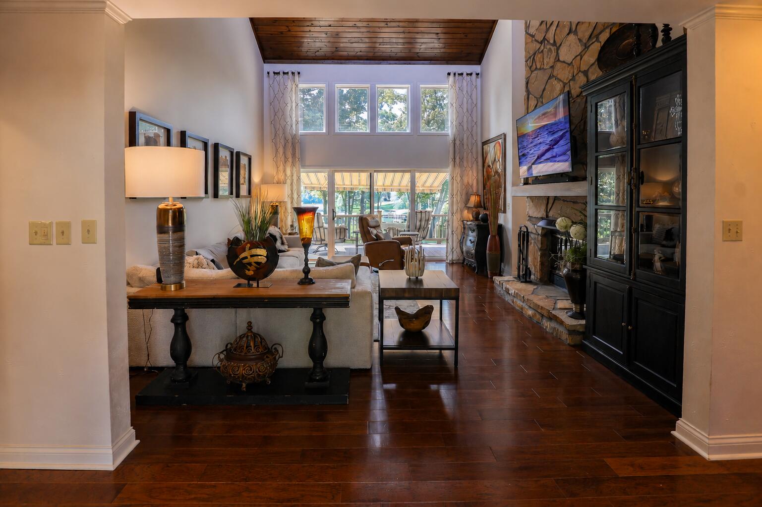 136 Lake Dr