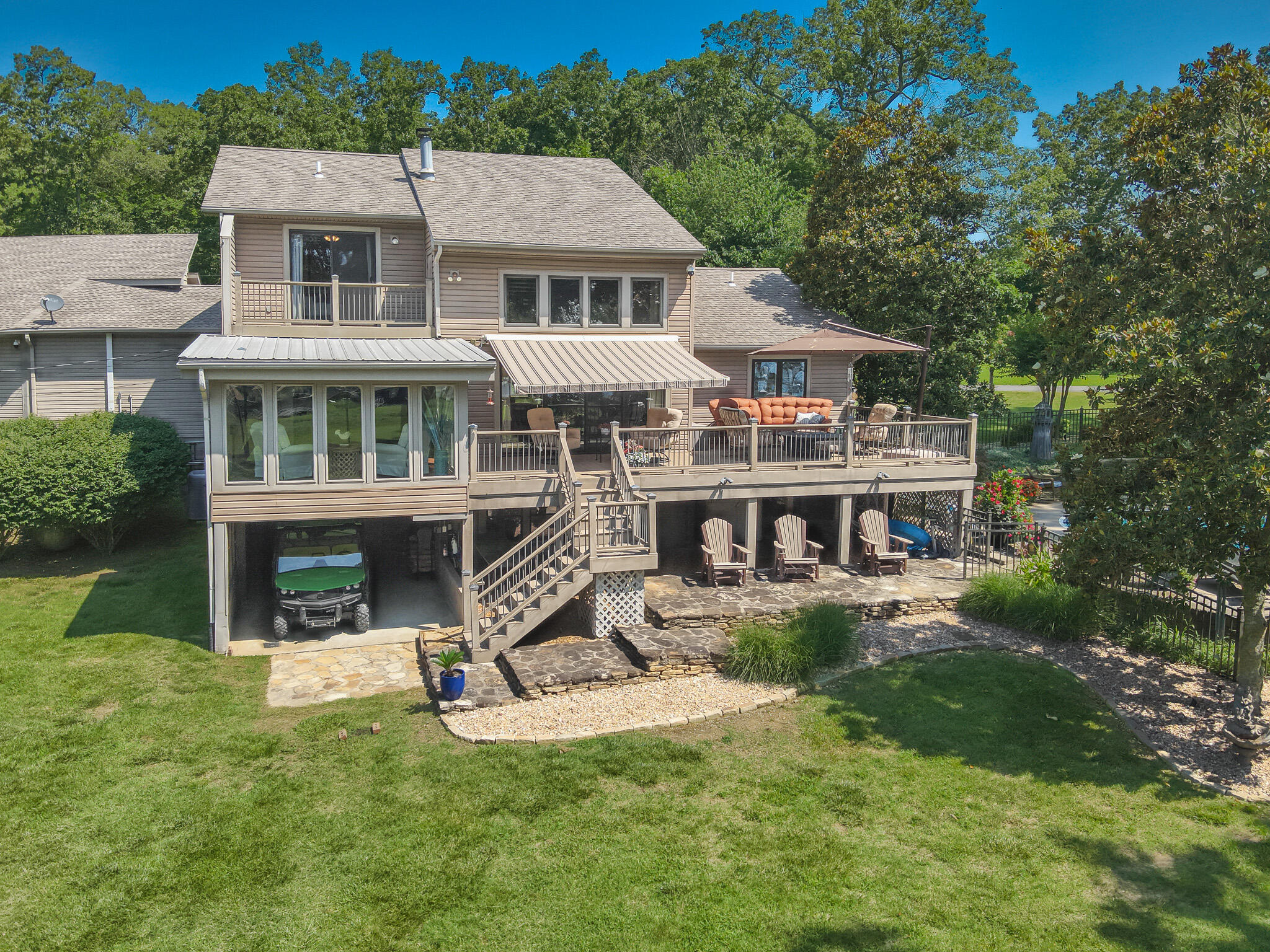 136 Lake Dr