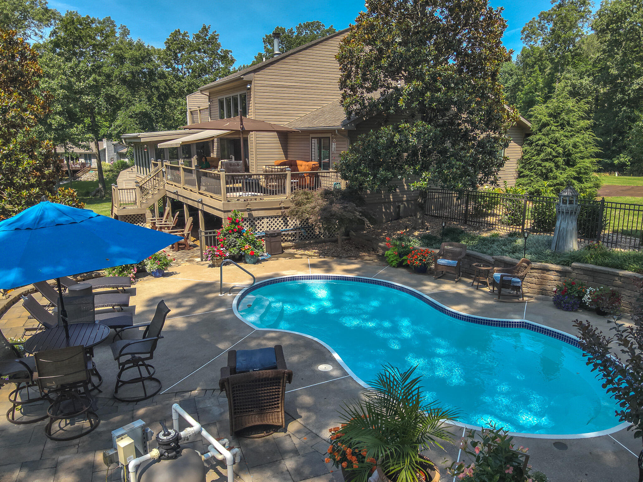 136 Lake Dr