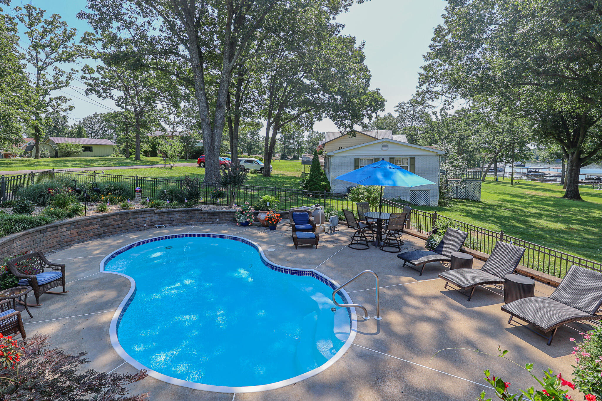 136 Lake Dr