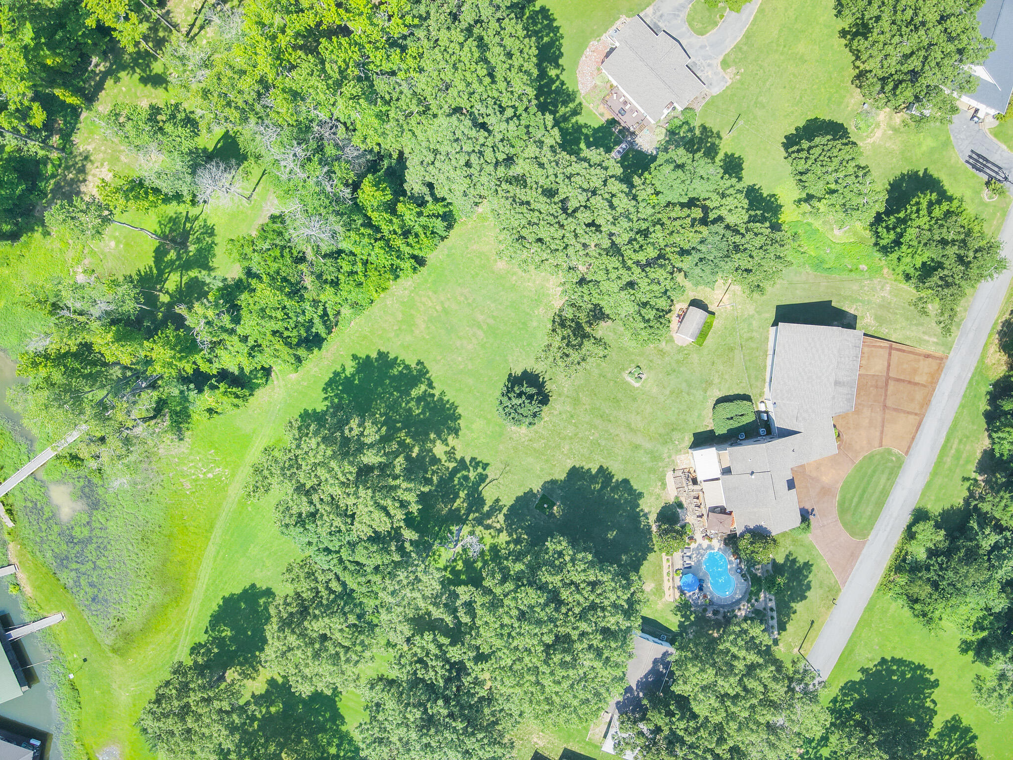 136 Lake Dr