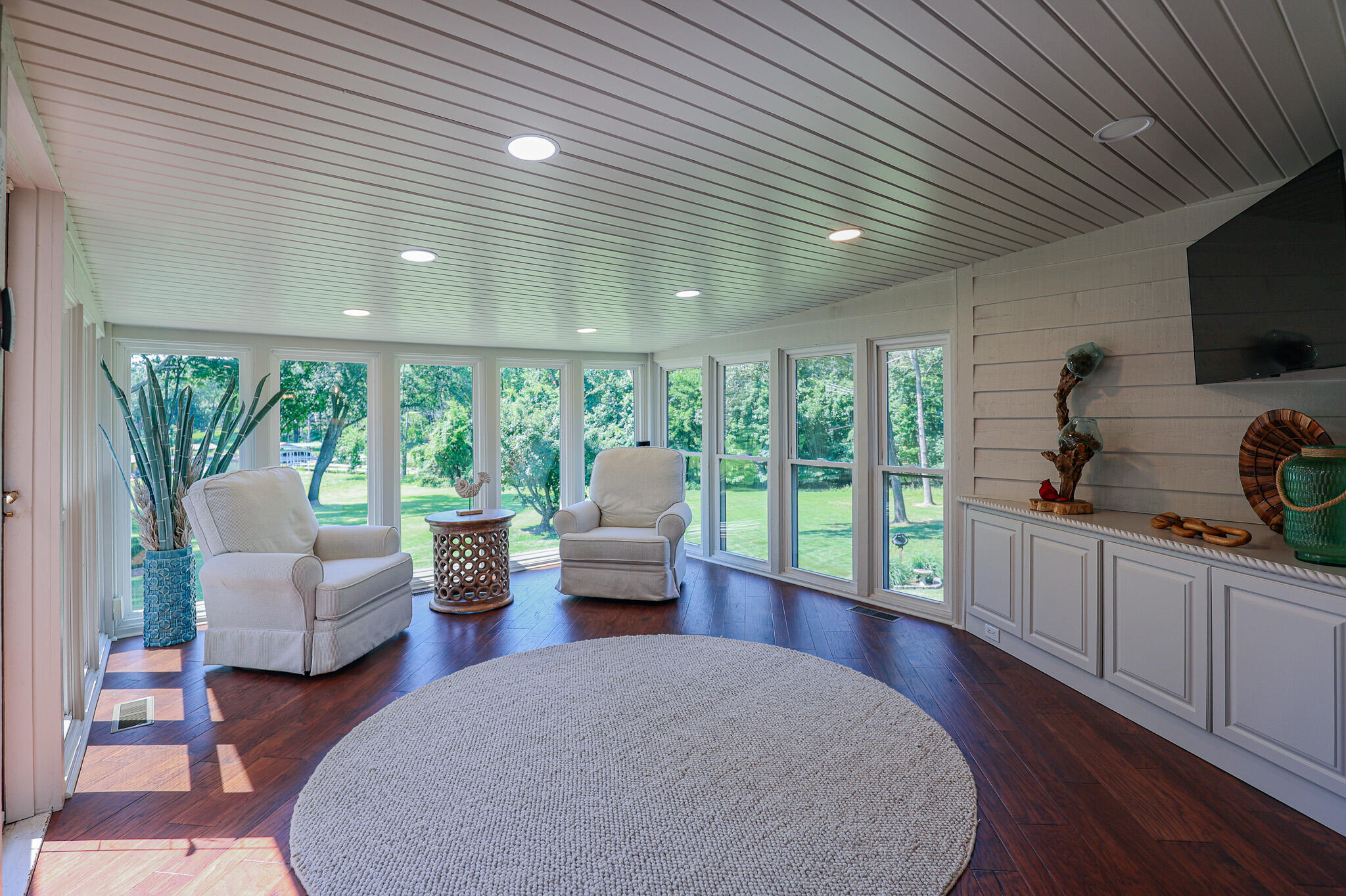 136 Lake Dr