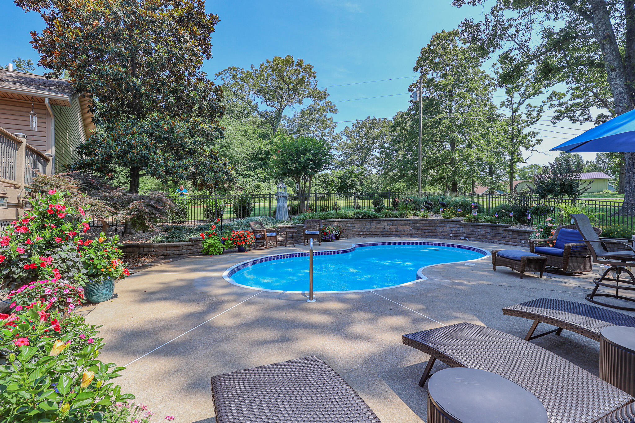 136 Lake Dr