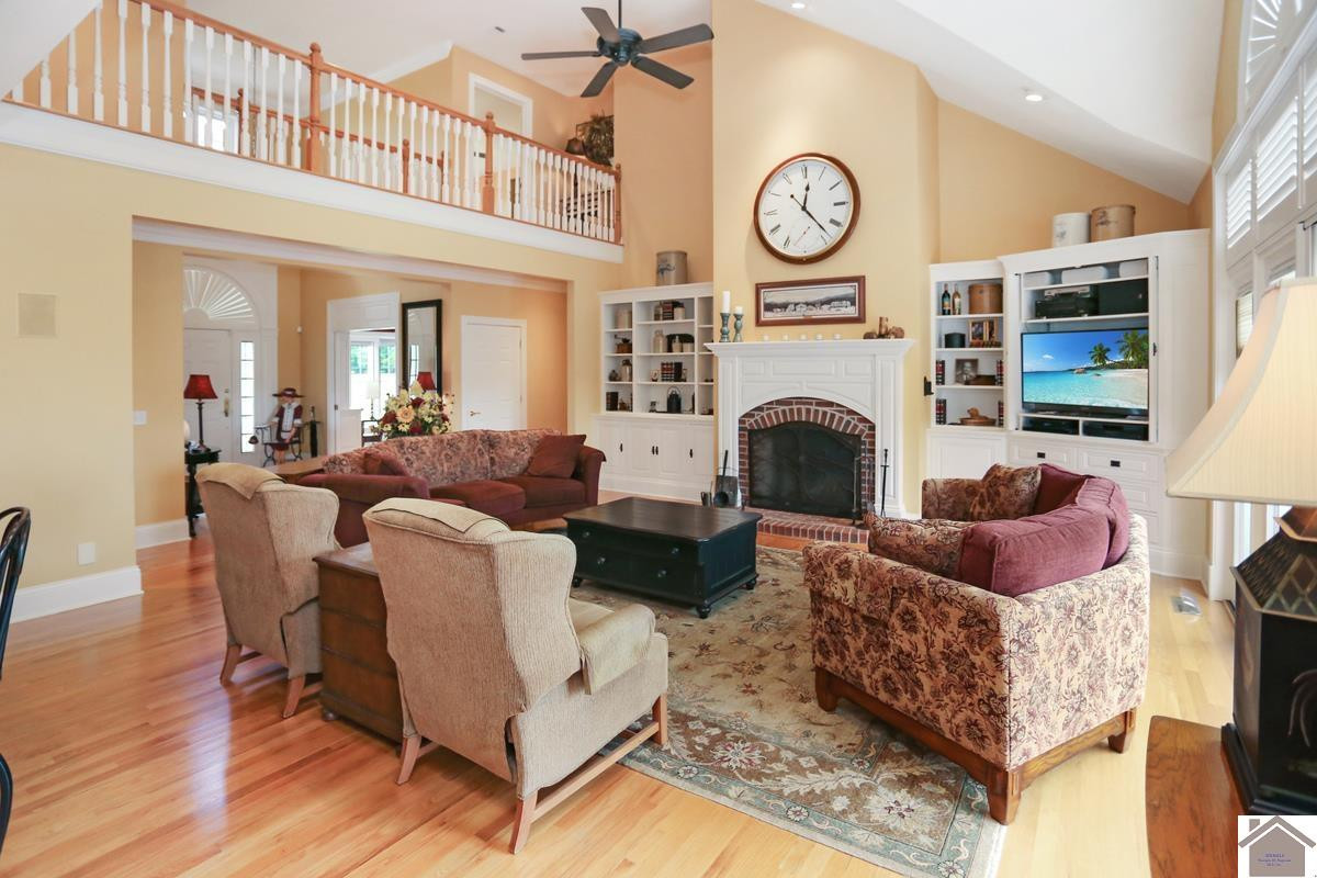 1066 Oaks Country Club Road