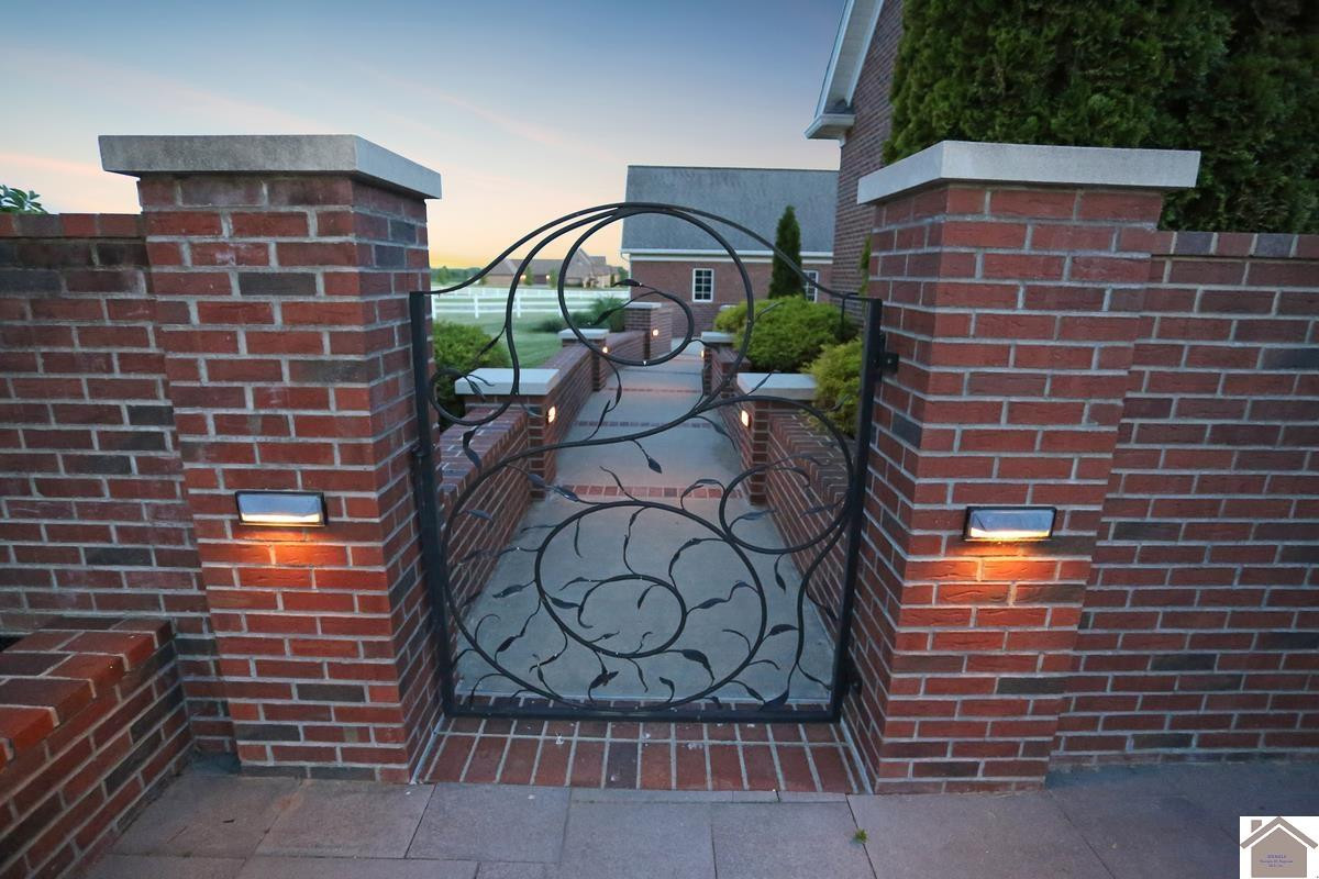 1066 Oaks Country Club Road