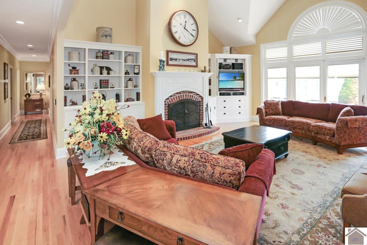 1066 Oaks Country Club Road