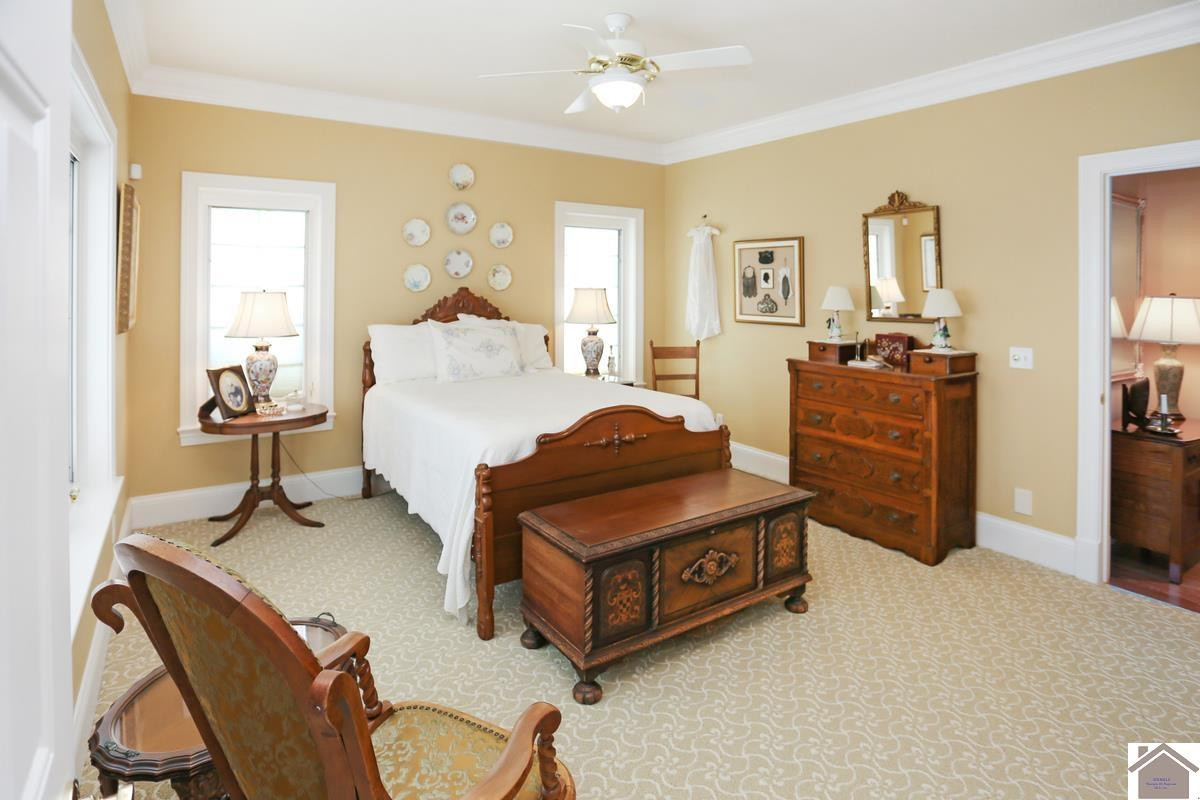 1066 Oaks Country Club Road