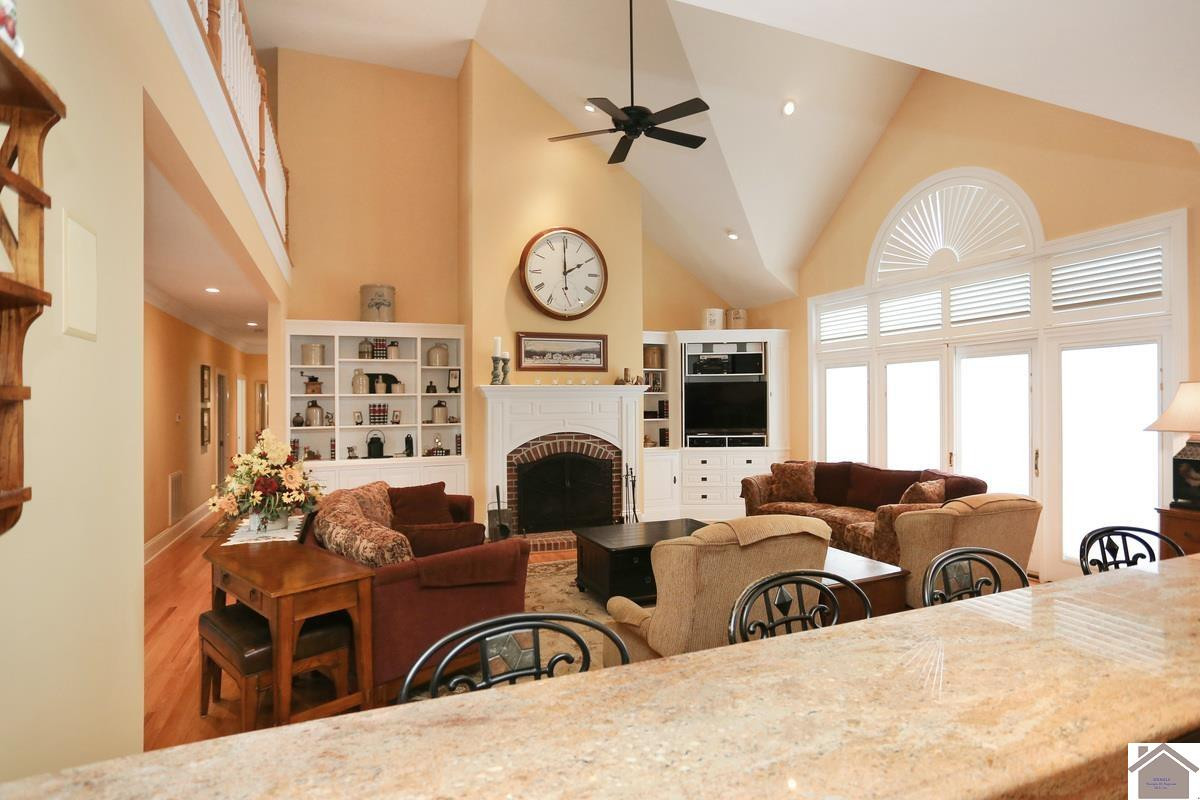 1066 Oaks Country Club Road