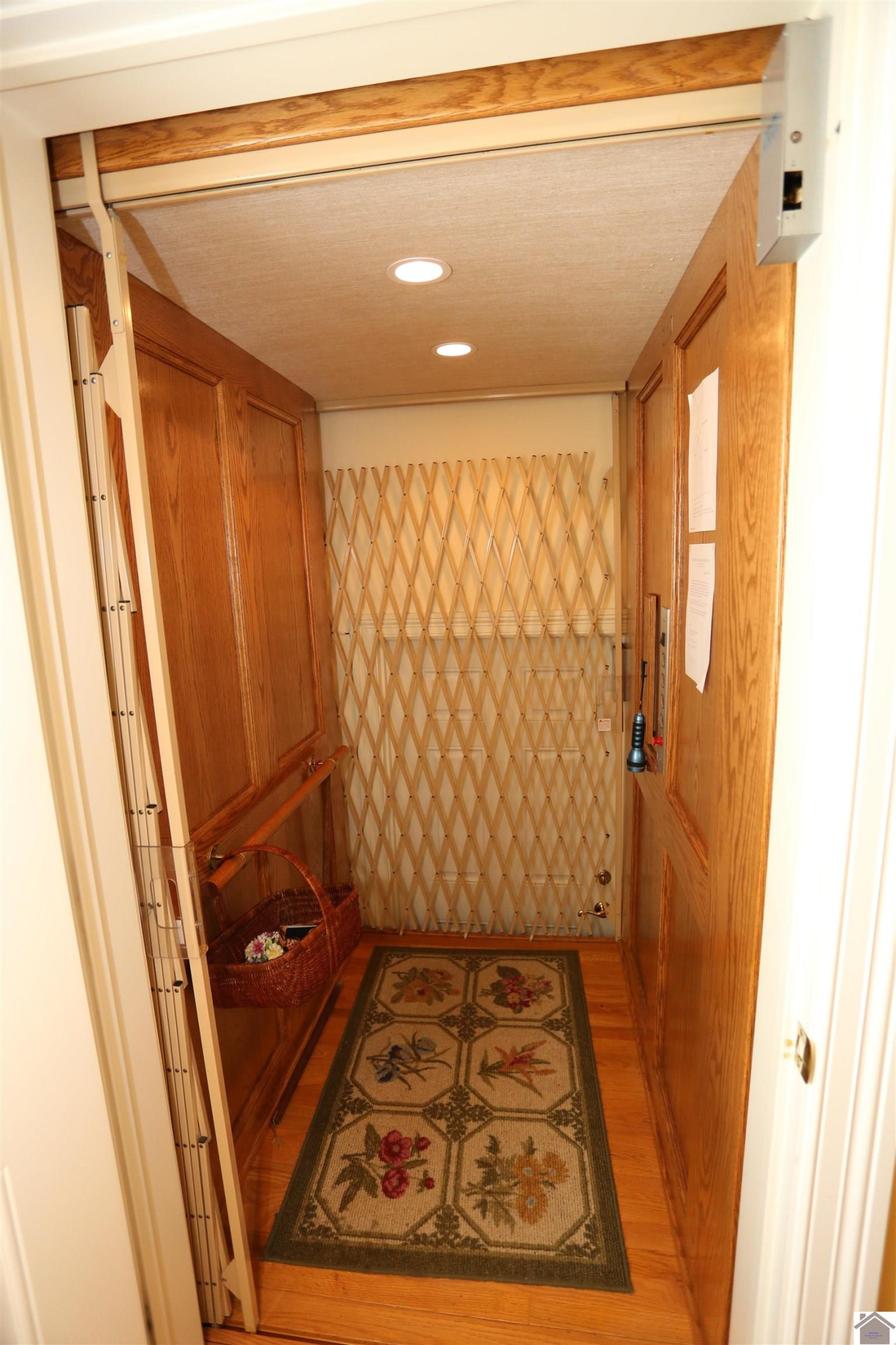 1066 Oaks Country Club Road