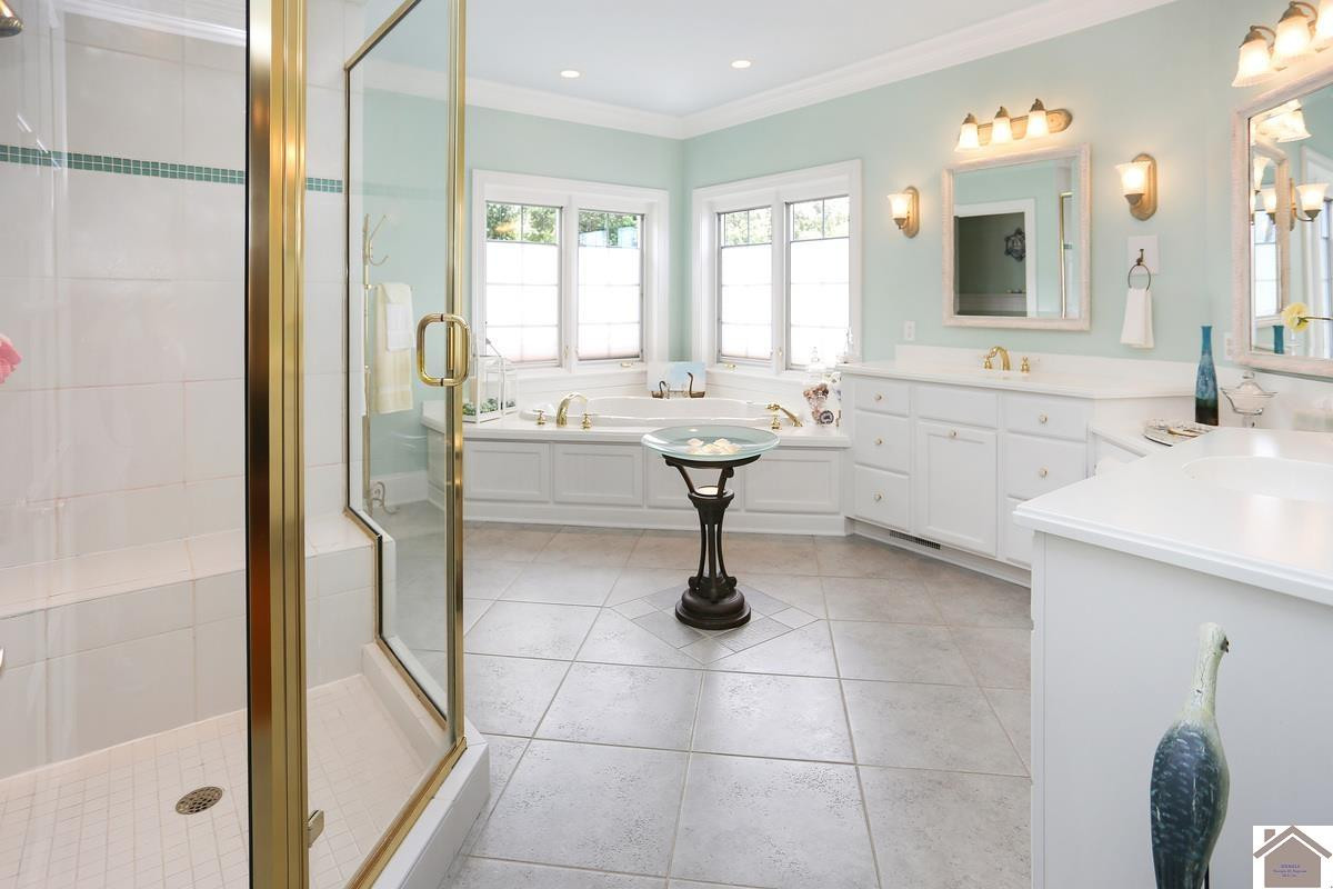 1066 Oaks Country Club Road