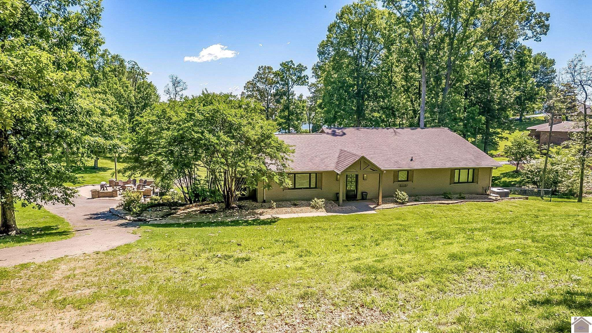 114 Shadyside Lane