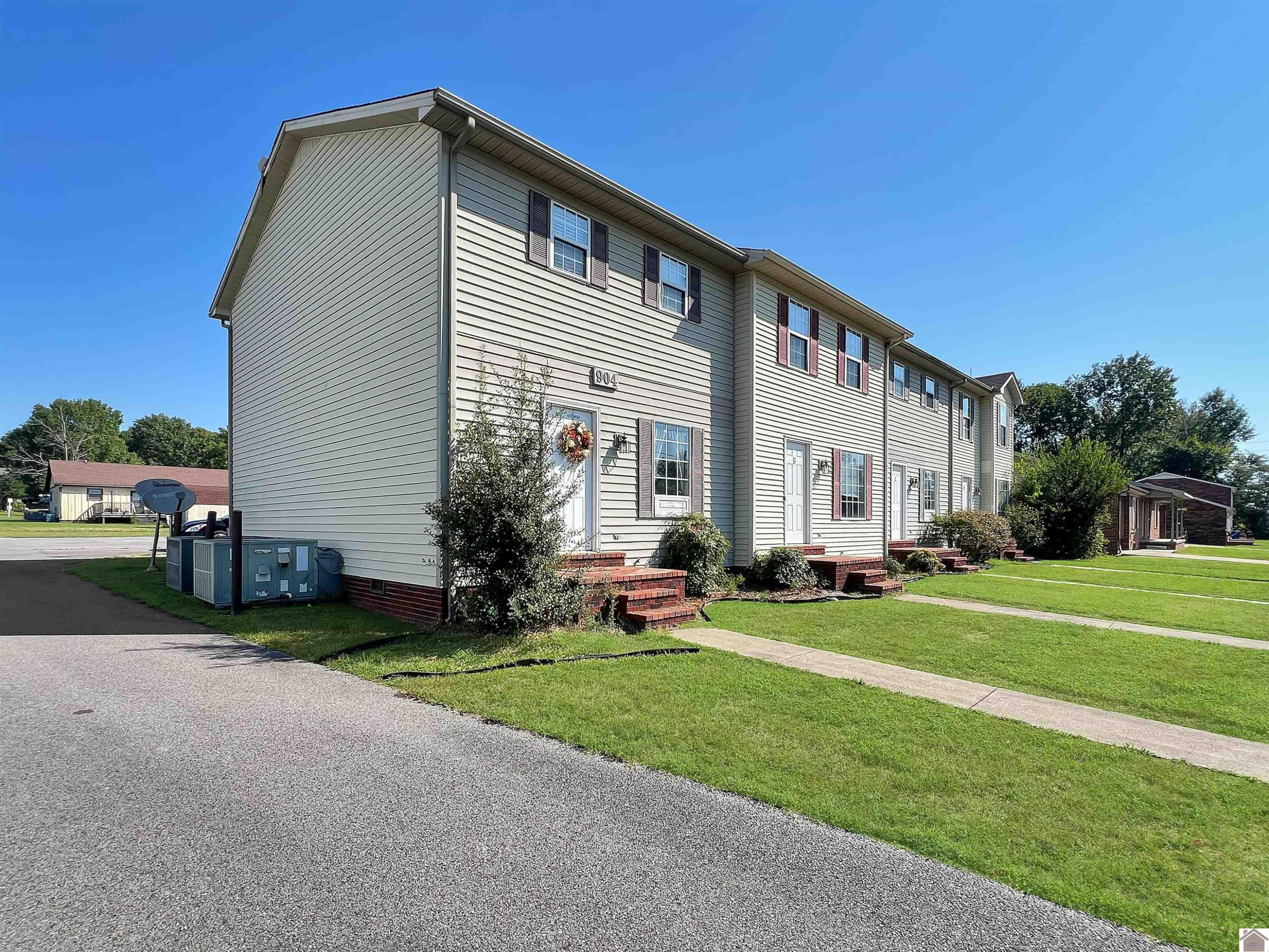 906 Southwood