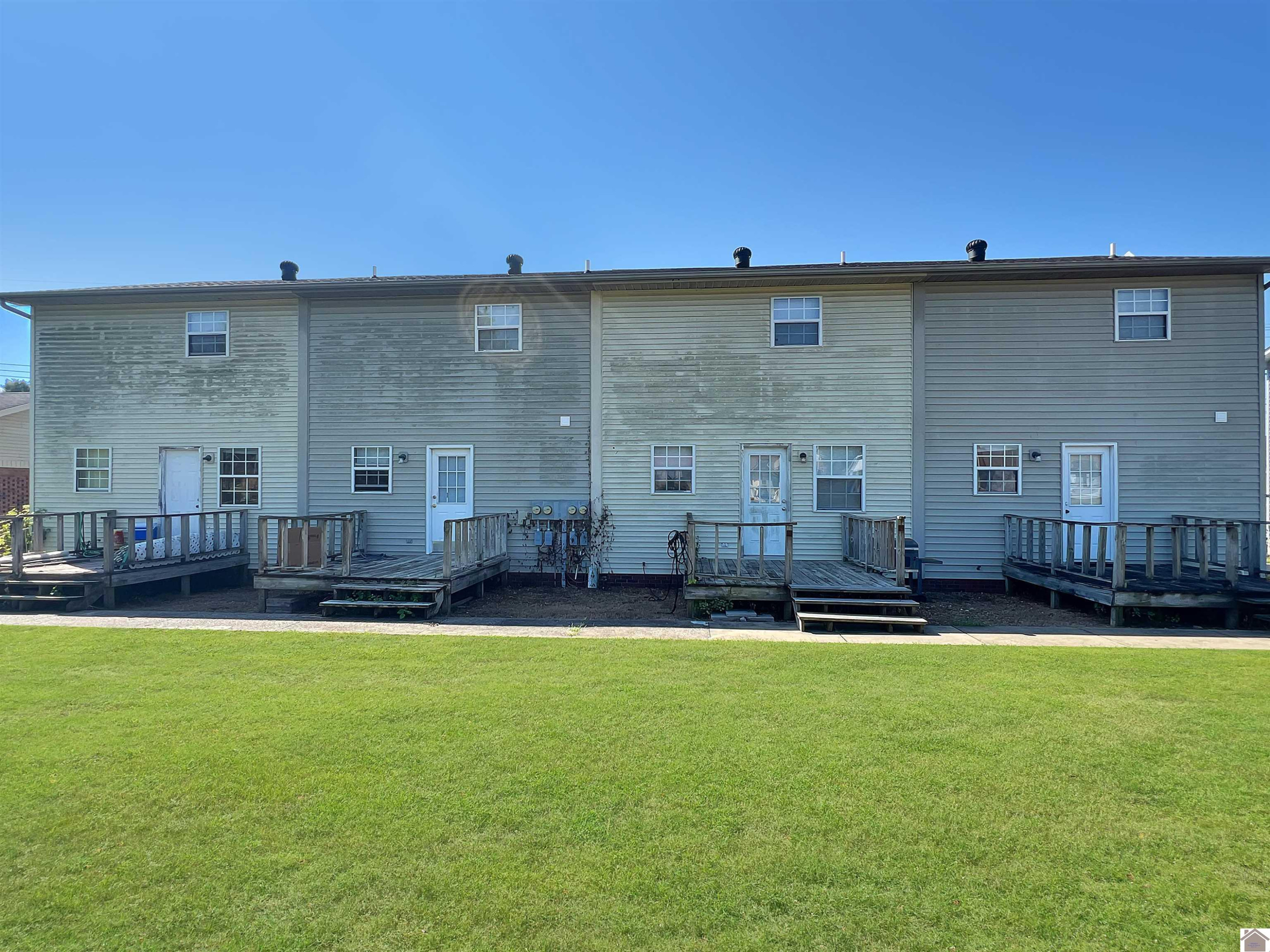 906 Southwood