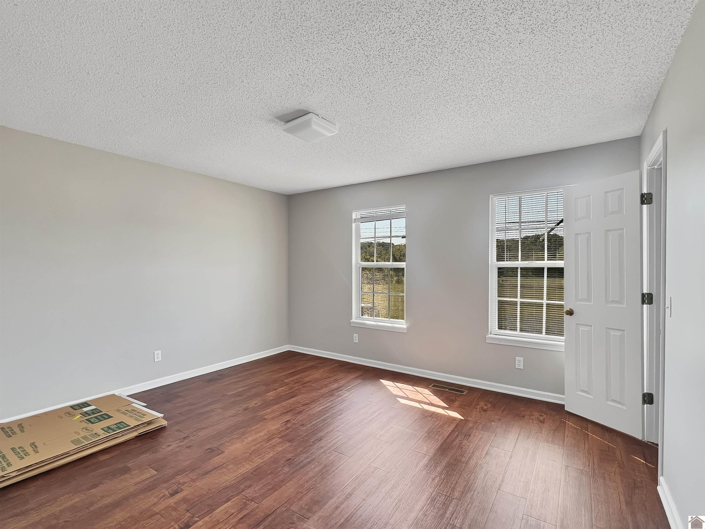 906 Southwood