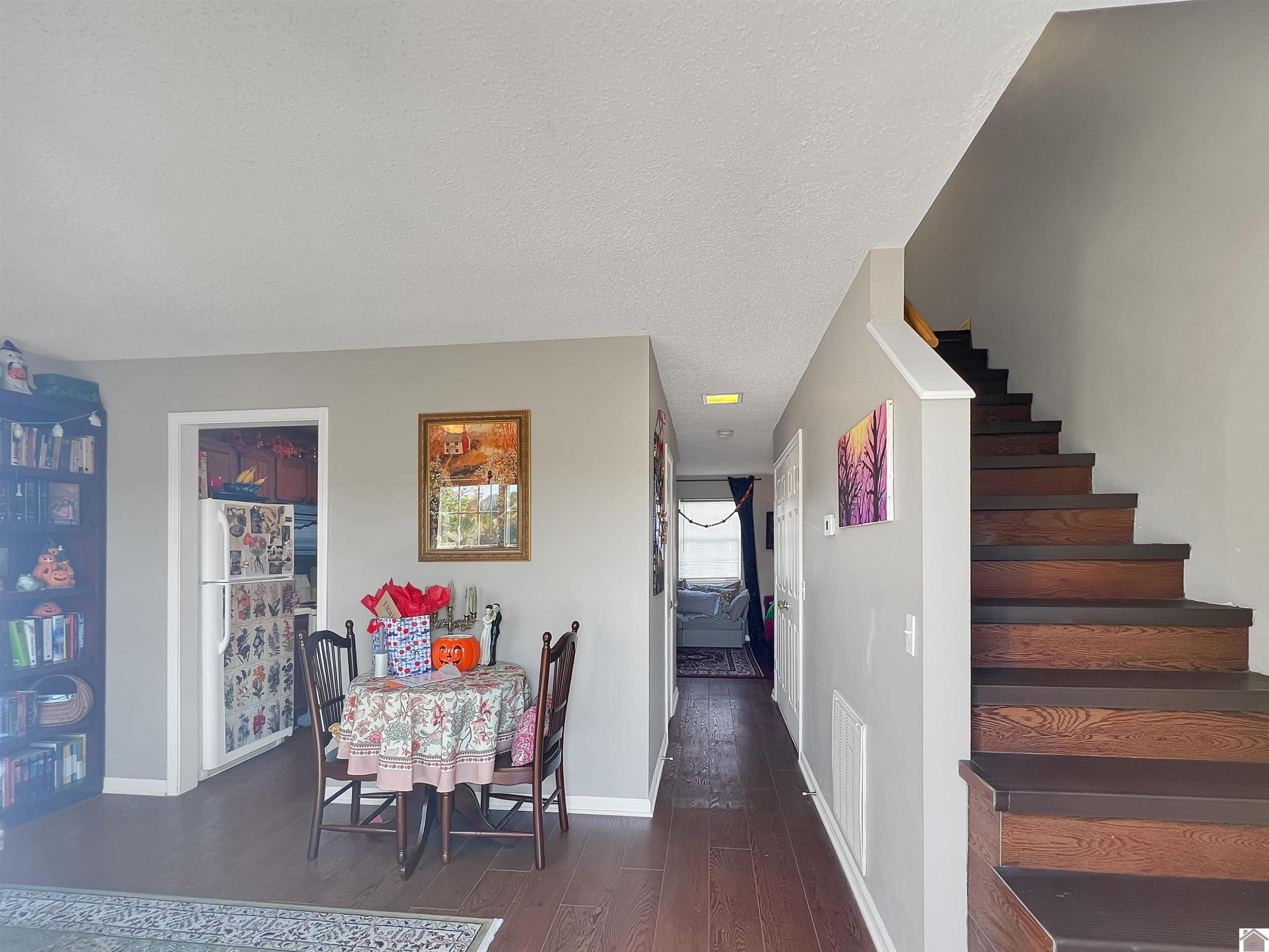 906 Southwood
